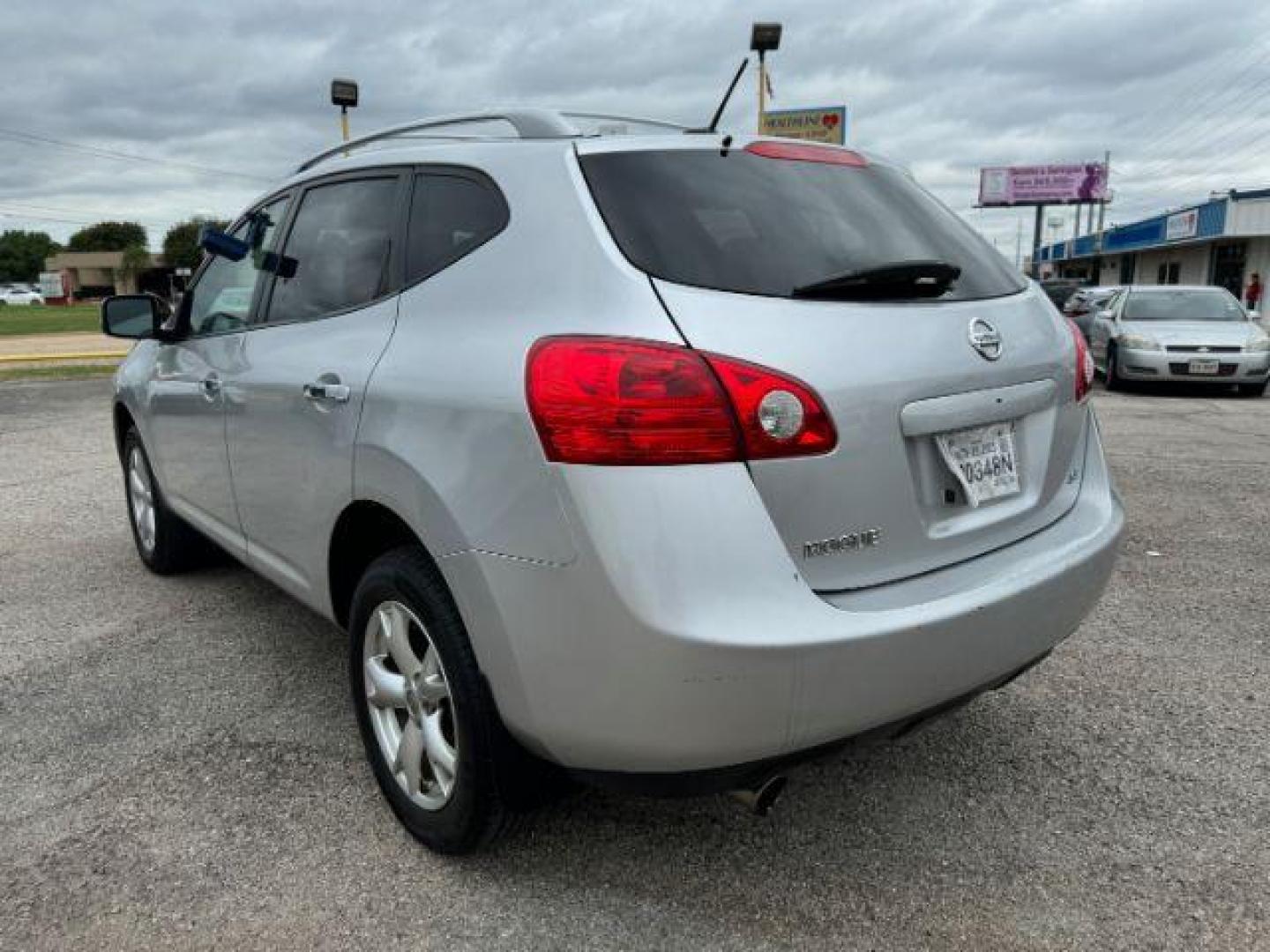 2010 SILVER Nissan Rogue SL 2WD (JN8AS5MT4AW) with an 2.5L L4 DOHC 16V engine, Continuously Variabl transmission, located at 2715 W Pioneer Pkwy, Arlington, TX, 76013, (817) 265-9009, 32.710262, -97.153236 - Photo#9