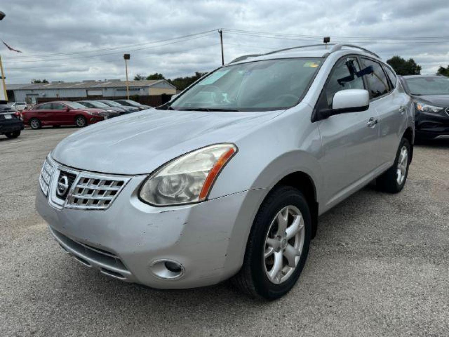 2010 SILVER Nissan Rogue SL 2WD (JN8AS5MT4AW) with an 2.5L L4 DOHC 16V engine, Continuously Variabl transmission, located at 2715 W Pioneer Pkwy, Arlington, TX, 76013, (817) 265-9009, 32.710262, -97.153236 - Photo#3