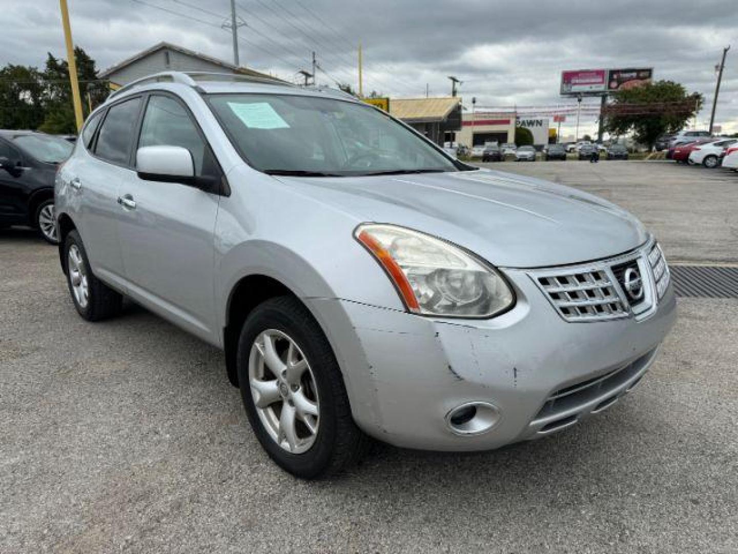 2010 SILVER Nissan Rogue SL 2WD (JN8AS5MT4AW) with an 2.5L L4 DOHC 16V engine, Continuously Variabl transmission, located at 2715 W Pioneer Pkwy, Arlington, TX, 76013, (817) 265-9009, 32.710262, -97.153236 - Photo#5