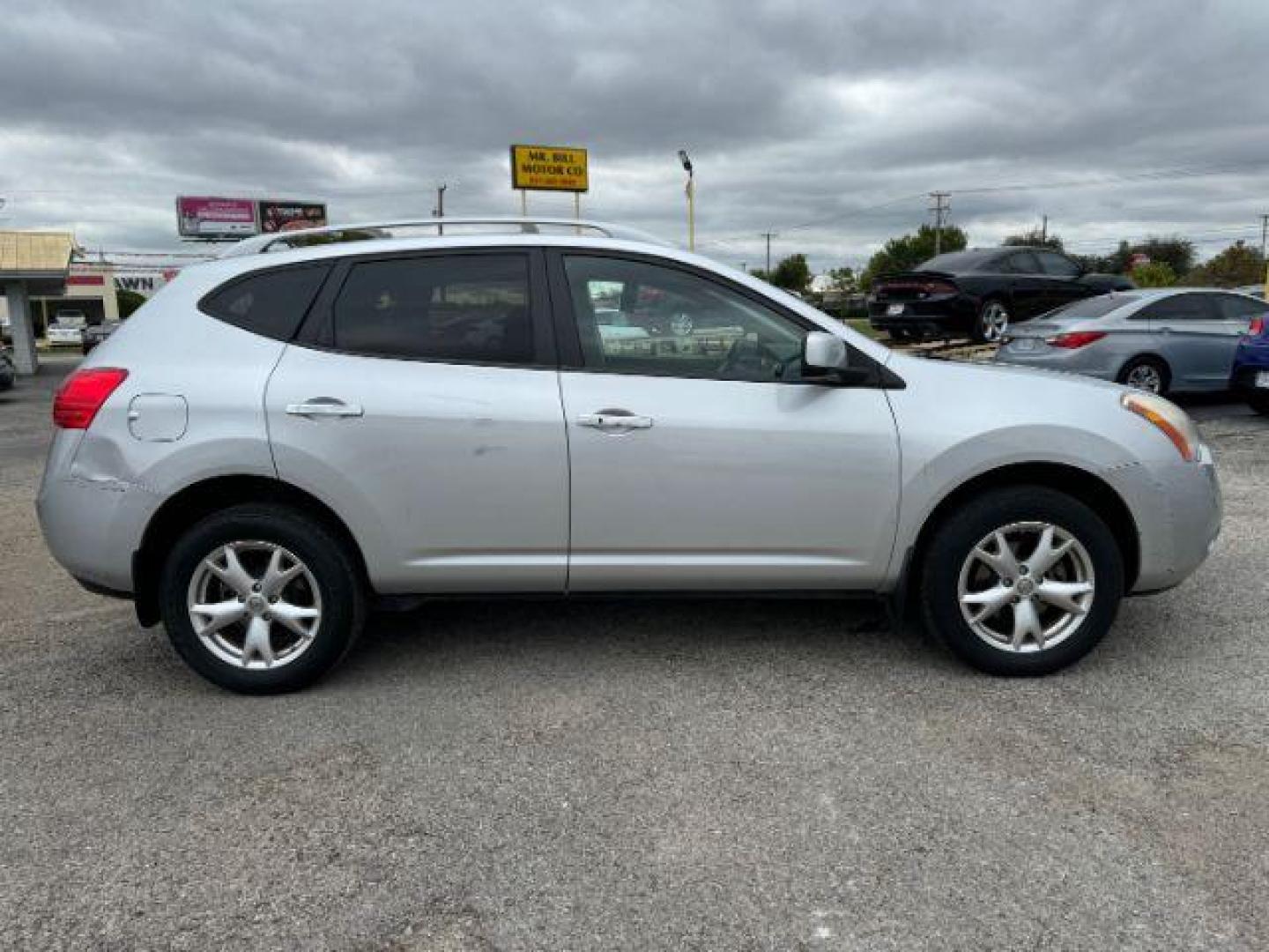 2010 SILVER Nissan Rogue SL 2WD (JN8AS5MT4AW) with an 2.5L L4 DOHC 16V engine, Continuously Variabl transmission, located at 2715 W Pioneer Pkwy, Arlington, TX, 76013, (817) 265-9009, 32.710262, -97.153236 - Photo#6