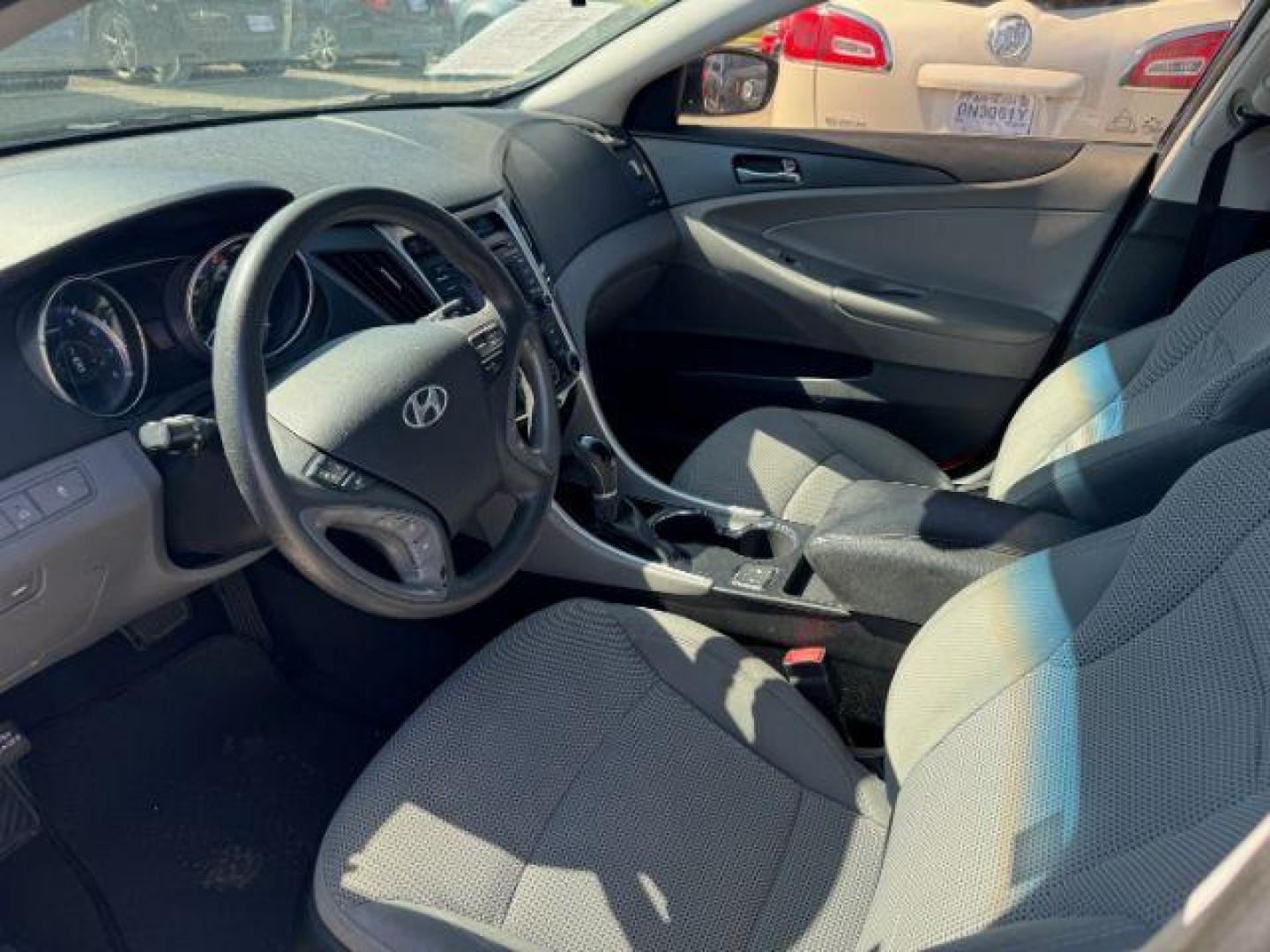 2014 GRAY Hyundai Sonata GLS (5NPEB4AC8EH) with an 2.4L L4 DOHC 16V engine, 6-Speed Automatic transmission, located at 2715 W Pioneer Pkwy, Arlington, TX, 76013, (817) 265-9009, 32.710262, -97.153236 - Photo#15