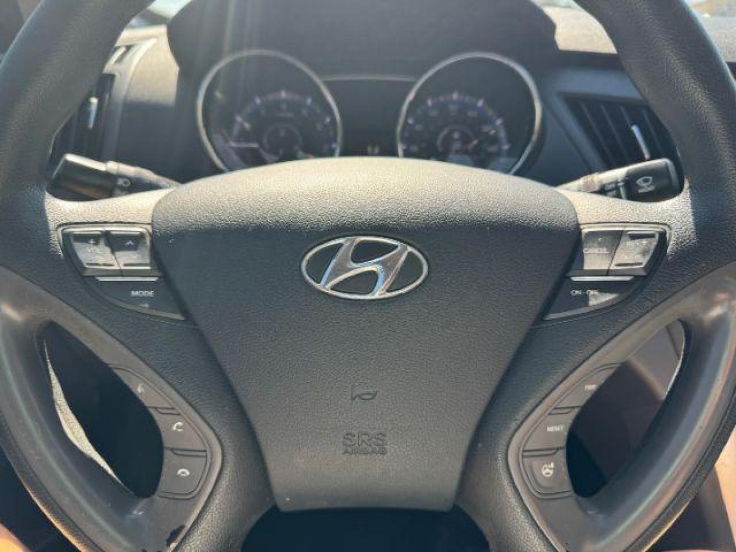 2014 GRAY Hyundai Sonata GLS (5NPEB4AC8EH) with an 2.4L L4 DOHC 16V engine, 6-Speed Automatic transmission, located at 2715 W Pioneer Pkwy, Arlington, TX, 76013, (817) 265-9009, 32.710262, -97.153236 - Photo#18