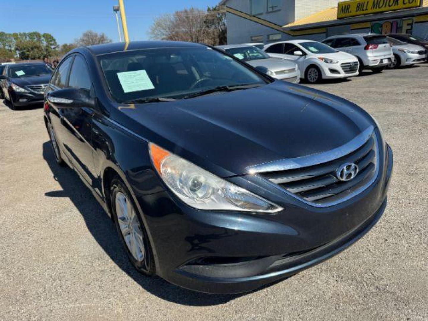 2014 GRAY Hyundai Sonata GLS (5NPEB4AC8EH) with an 2.4L L4 DOHC 16V engine, 6-Speed Automatic transmission, located at 2715 W Pioneer Pkwy, Arlington, TX, 76013, (817) 265-9009, 32.710262, -97.153236 - Photo#5