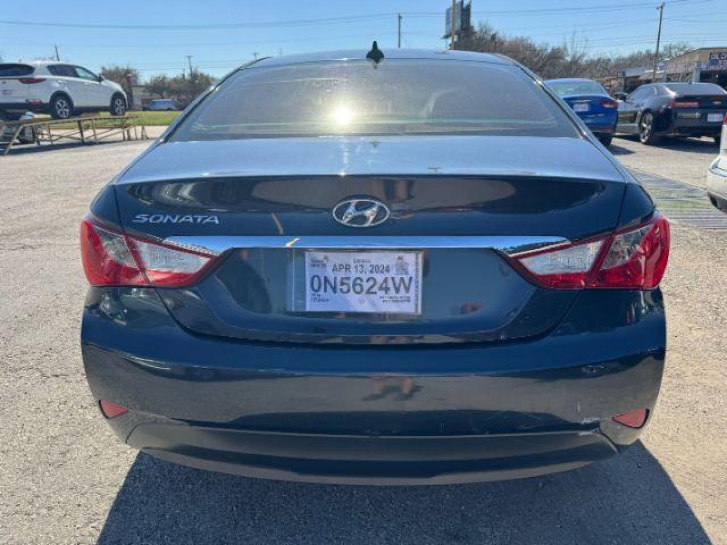 2014 GRAY Hyundai Sonata GLS (5NPEB4AC8EH) with an 2.4L L4 DOHC 16V engine, 6-Speed Automatic transmission, located at 2715 W Pioneer Pkwy, Arlington, TX, 76013, (817) 265-9009, 32.710262, -97.153236 - Photo#7