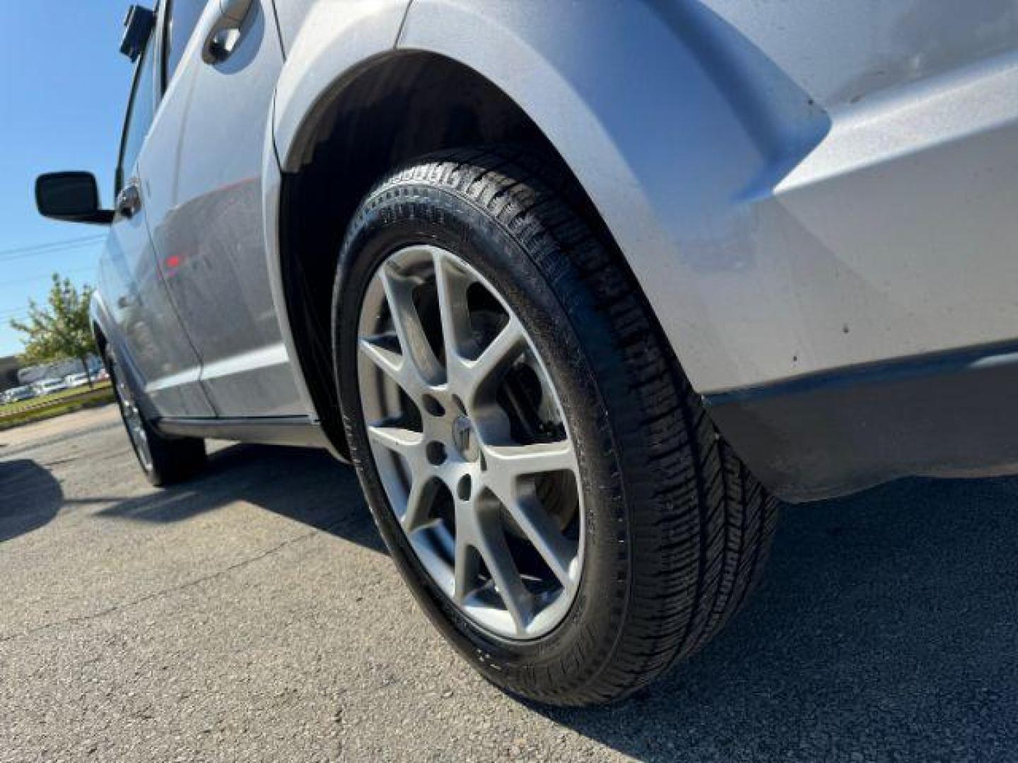 2018 SILVER Dodge Journey GT (3C4PDCEGXJT) with an 3.6L V6 DOHC 24V engine, 6-Speed Automatic transmission, located at 2715 W Pioneer Pkwy, Arlington, TX, 76013, (817) 265-9009, 32.710262, -97.153236 - Photo#9