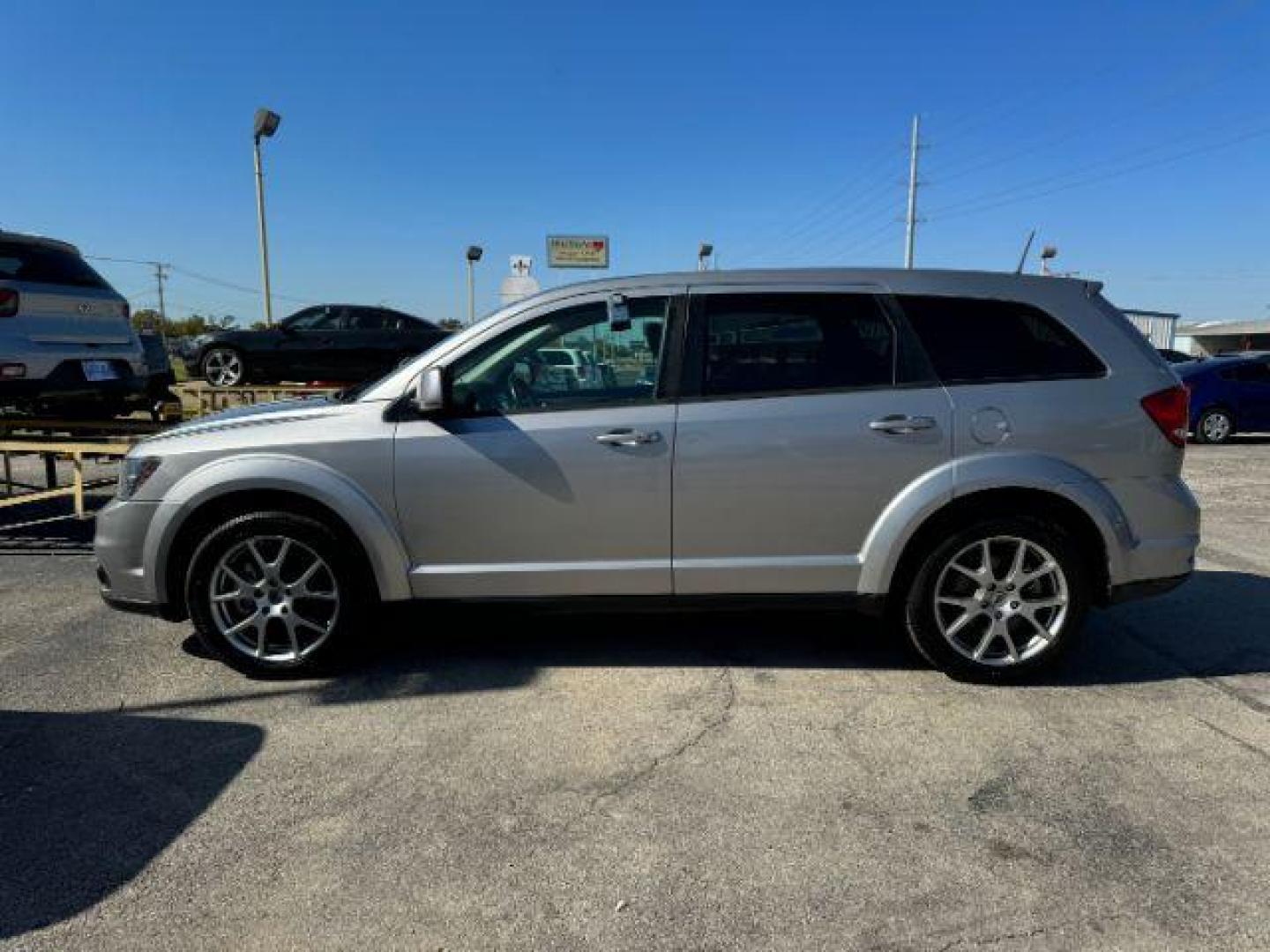 2018 SILVER Dodge Journey GT (3C4PDCEGXJT) with an 3.6L V6 DOHC 24V engine, 6-Speed Automatic transmission, located at 2715 W Pioneer Pkwy, Arlington, TX, 76013, (817) 265-9009, 32.710262, -97.153236 - Photo#2