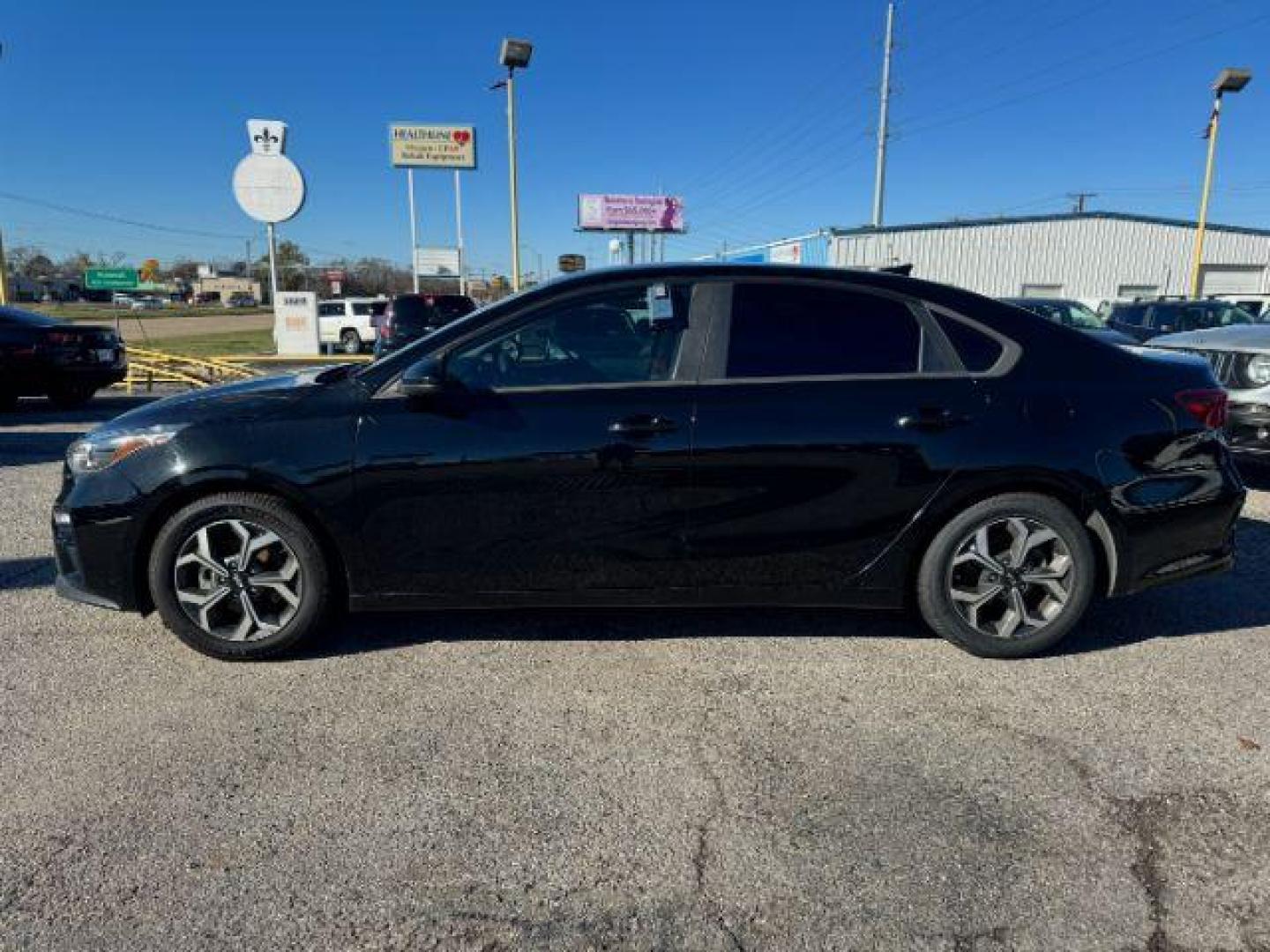 2020 BLACK Kia Forte FE (3KPF24AD3LE) with an 2.0L L4 DOHC 16V engine, Continuously Variable Transmission transmission, located at 2715 W Pioneer Pkwy, Arlington, TX, 76013, (817) 265-9009, 32.710262, -97.153236 - Photo#2