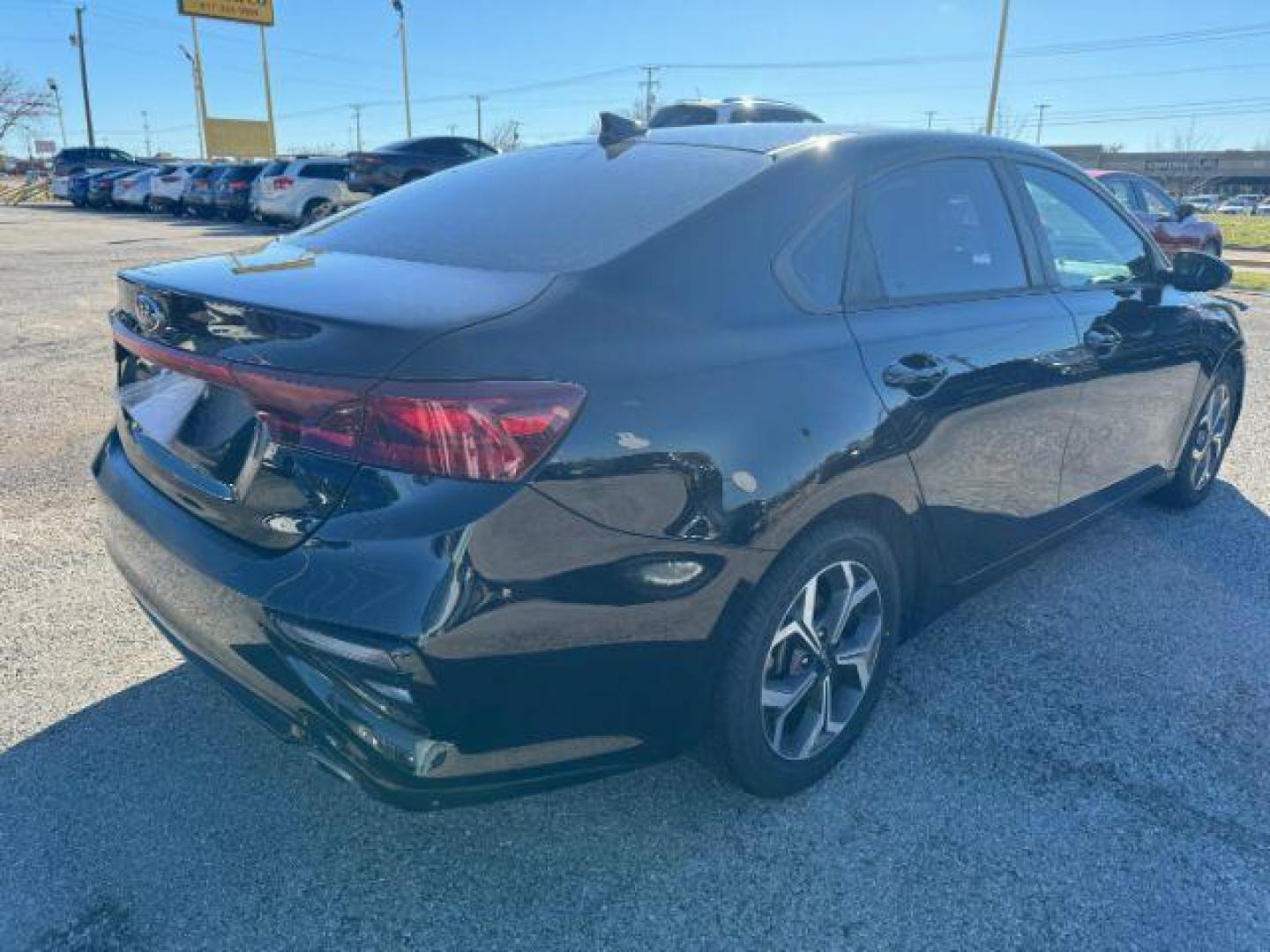 2020 BLACK Kia Forte FE (3KPF24AD3LE) with an 2.0L L4 DOHC 16V engine, Continuously Variable Transmission transmission, located at 2715 W Pioneer Pkwy, Arlington, TX, 76013, (817) 265-9009, 32.710262, -97.153236 - Photo#6