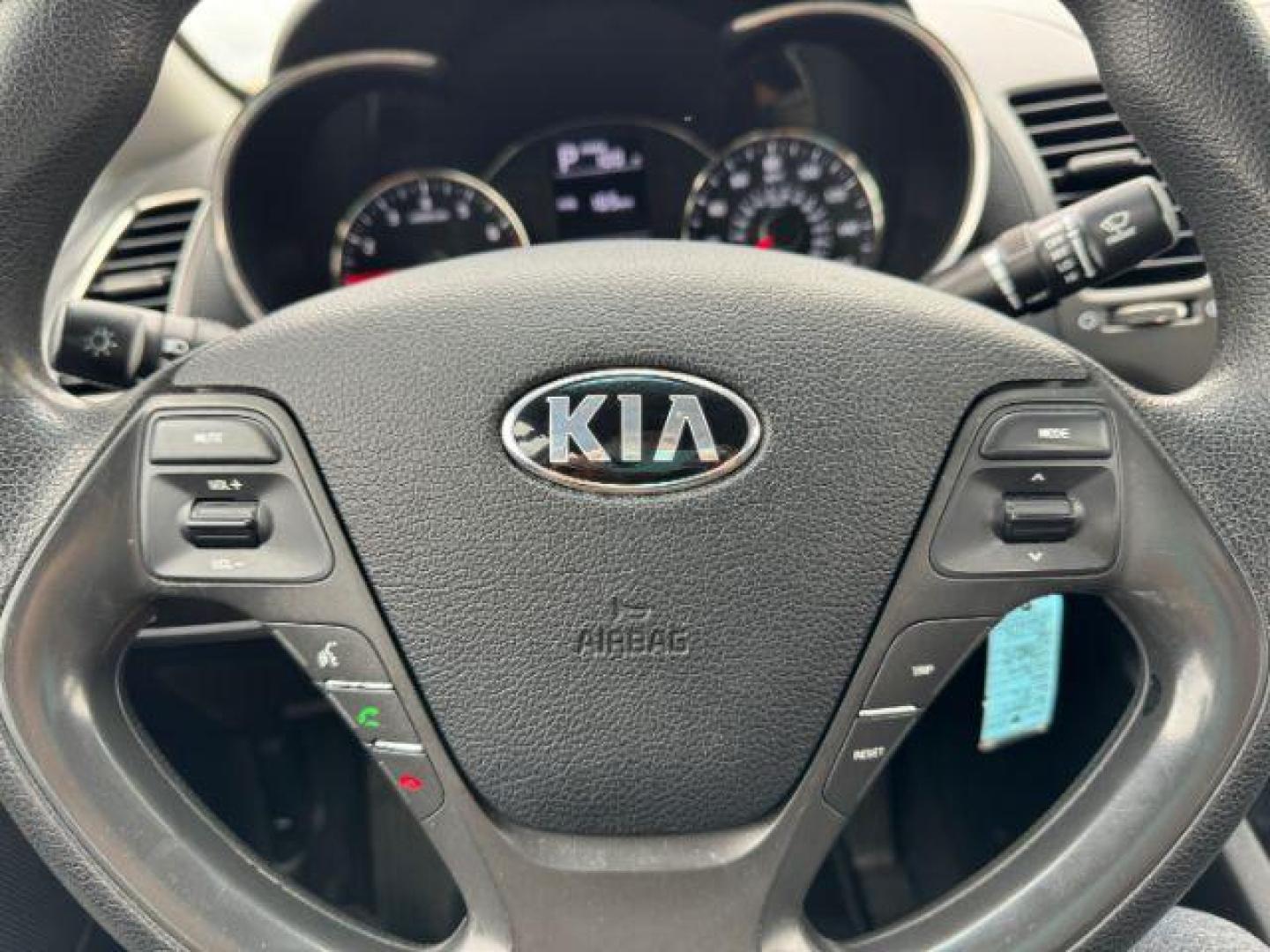 2018 WHITE Kia Forte LX 6A (3KPFK4A74JE) with an 2.0L L4 DOHC 16V engine, 6-Speed Automatic transmission, located at 2715 W Pioneer Pkwy, Arlington, TX, 76013, (817) 265-9009, 32.710262, -97.153236 - Photo#17