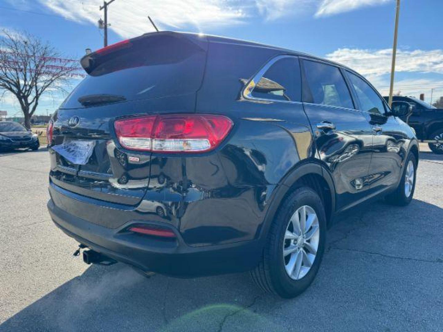 2016 BLACK Kia Sorento L 2WD (5XYPG4A31GG) with an 2.4L L4 DOHC 16V engine, 6-Speed Automatic transmission, located at 2715 W Pioneer Pkwy, Arlington, TX, 76013, (817) 265-9009, 32.710262, -97.153236 - Photo#6