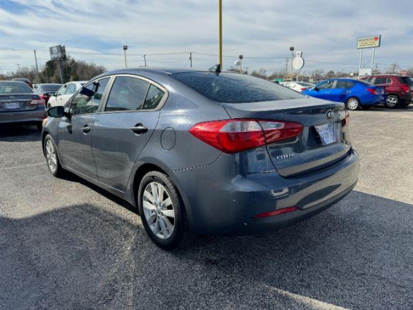 2014 GRAY Kia Forte EX (KNAFX4A65E5) with an 1.8L L4 DOHC 16V engine, 6-Speed Automatic transmission, located at 2715 W Pioneer Pkwy, Arlington, TX, 76013, (817) 265-9009, 32.710262, -97.153236 - Photo#9