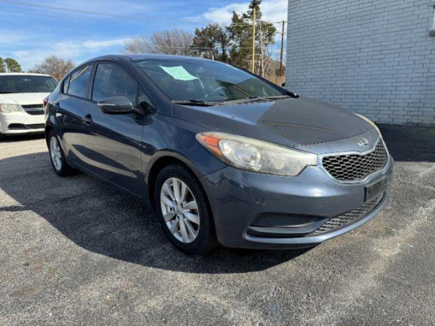 2014 GRAY Kia Forte EX (KNAFX4A65E5) with an 1.8L L4 DOHC 16V engine, 6-Speed Automatic transmission, located at 2715 W Pioneer Pkwy, Arlington, TX, 76013, (817) 265-9009, 32.710262, -97.153236 - Photo#5