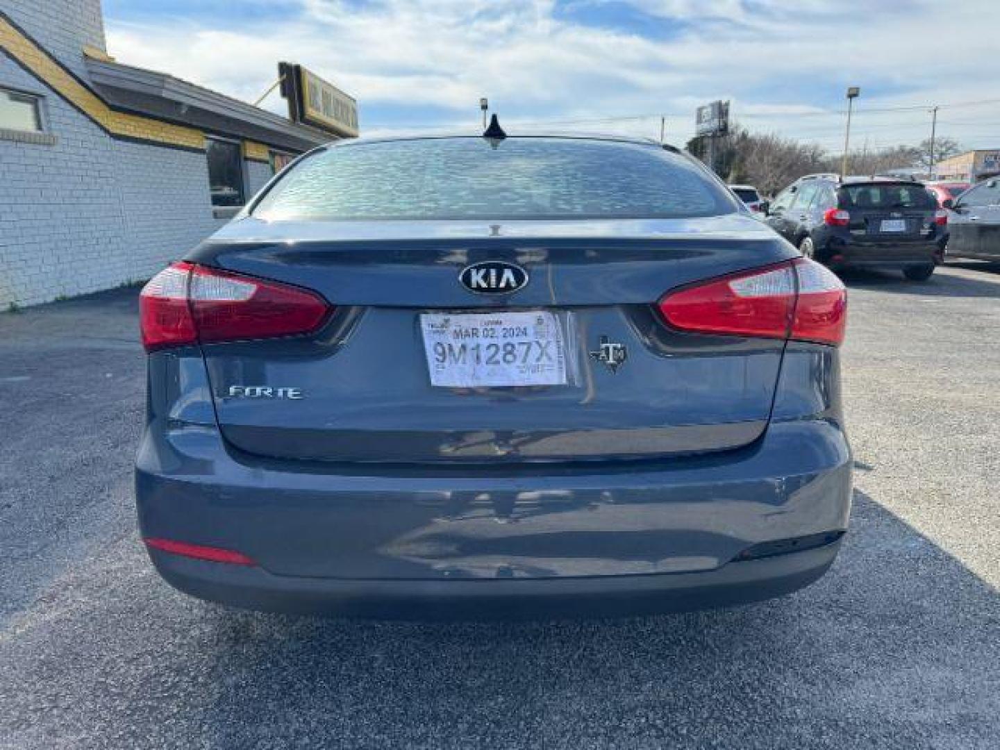 2014 GRAY Kia Forte EX (KNAFX4A65E5) with an 1.8L L4 DOHC 16V engine, 6-Speed Automatic transmission, located at 2715 W Pioneer Pkwy, Arlington, TX, 76013, (817) 265-9009, 32.710262, -97.153236 - Photo#8