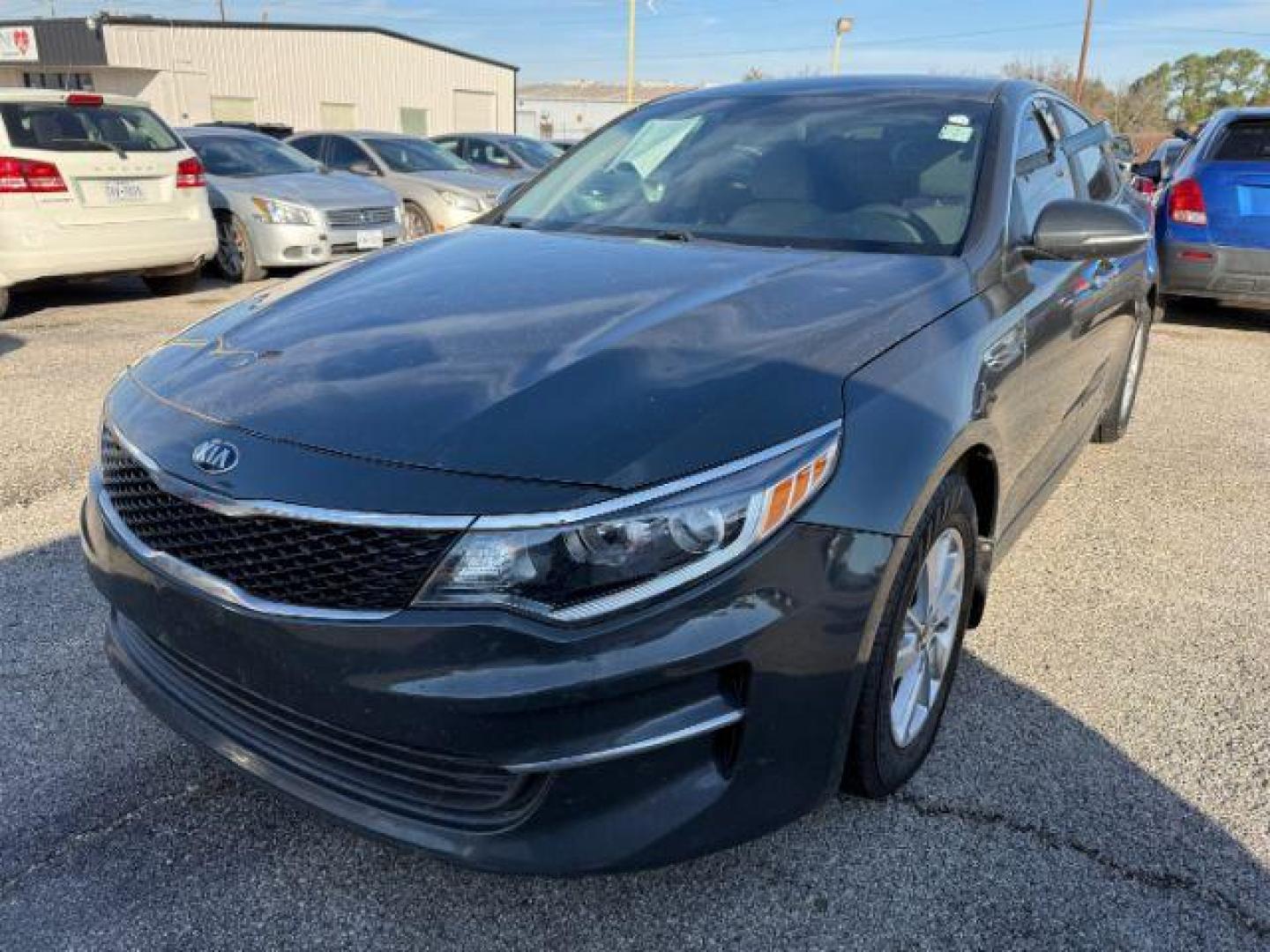 2016 GRAY Kia Optima LX (KNAGT4L35G5) with an 2.4L L4 DOHC 16V engine, 6-Speed Automatic transmission, located at 2715 W Pioneer Pkwy, Arlington, TX, 76013, (817) 265-9009, 32.710262, -97.153236 - Photo#3