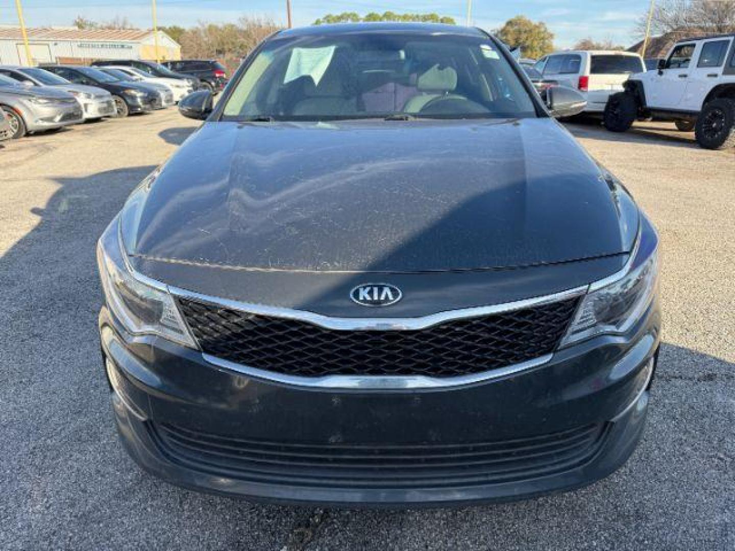 2016 GRAY Kia Optima LX (KNAGT4L35G5) with an 2.4L L4 DOHC 16V engine, 6-Speed Automatic transmission, located at 2715 W Pioneer Pkwy, Arlington, TX, 76013, (817) 265-9009, 32.710262, -97.153236 - Photo#4