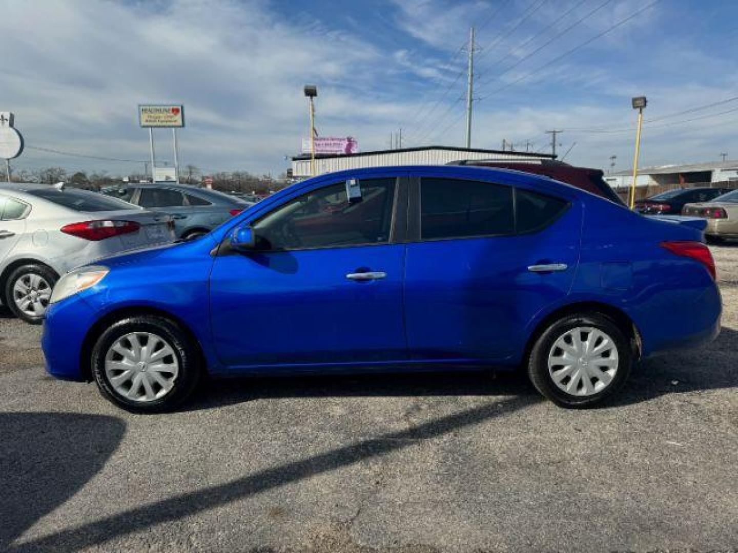 2013 BLUE Nissan Versa 1.6 SL Sedan (3N1CN7AP5DL) with an 1.6L L4 DOHC 16V engine, Continuously Variable Transmission transmission, located at 2715 W Pioneer Pkwy, Arlington, TX, 76013, (817) 265-9009, 32.710262, -97.153236 - Photo#2