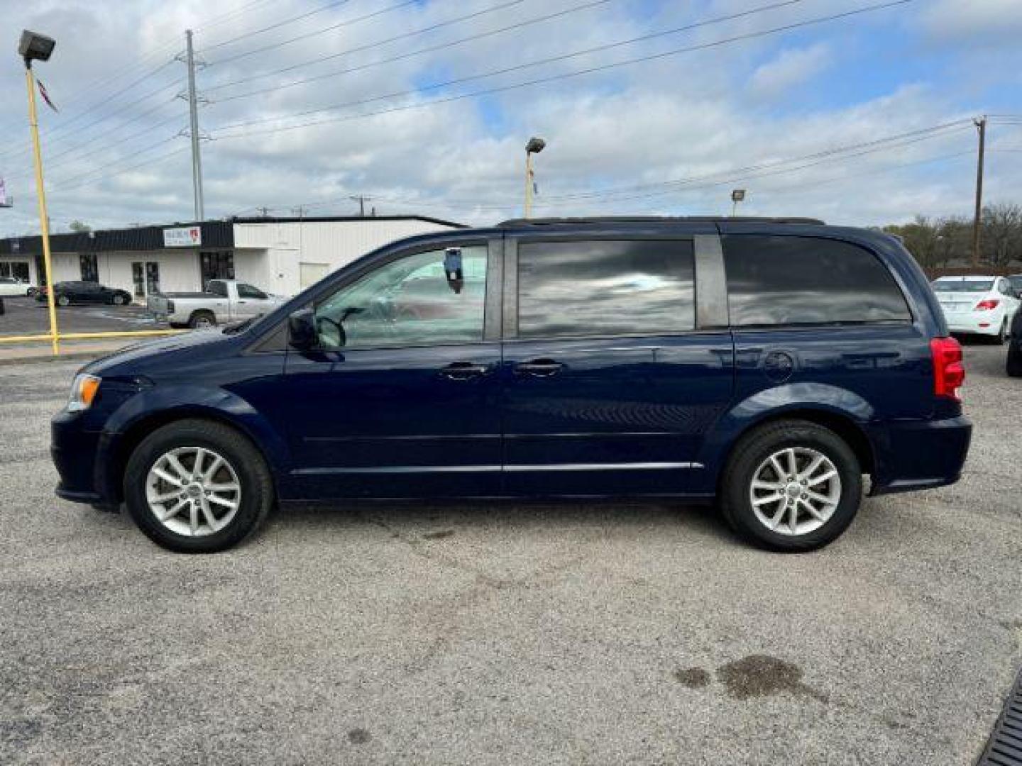 2016 BLUE Dodge Grand Caravan SXT (2C4RDGCG6GR) with an 3.6L V6 DOHC 24V engine, 6-Speed Automatic transmission, located at 2715 W Pioneer Pkwy, Arlington, TX, 76013, (817) 265-9009, 32.710262, -97.153236 - Photo#2