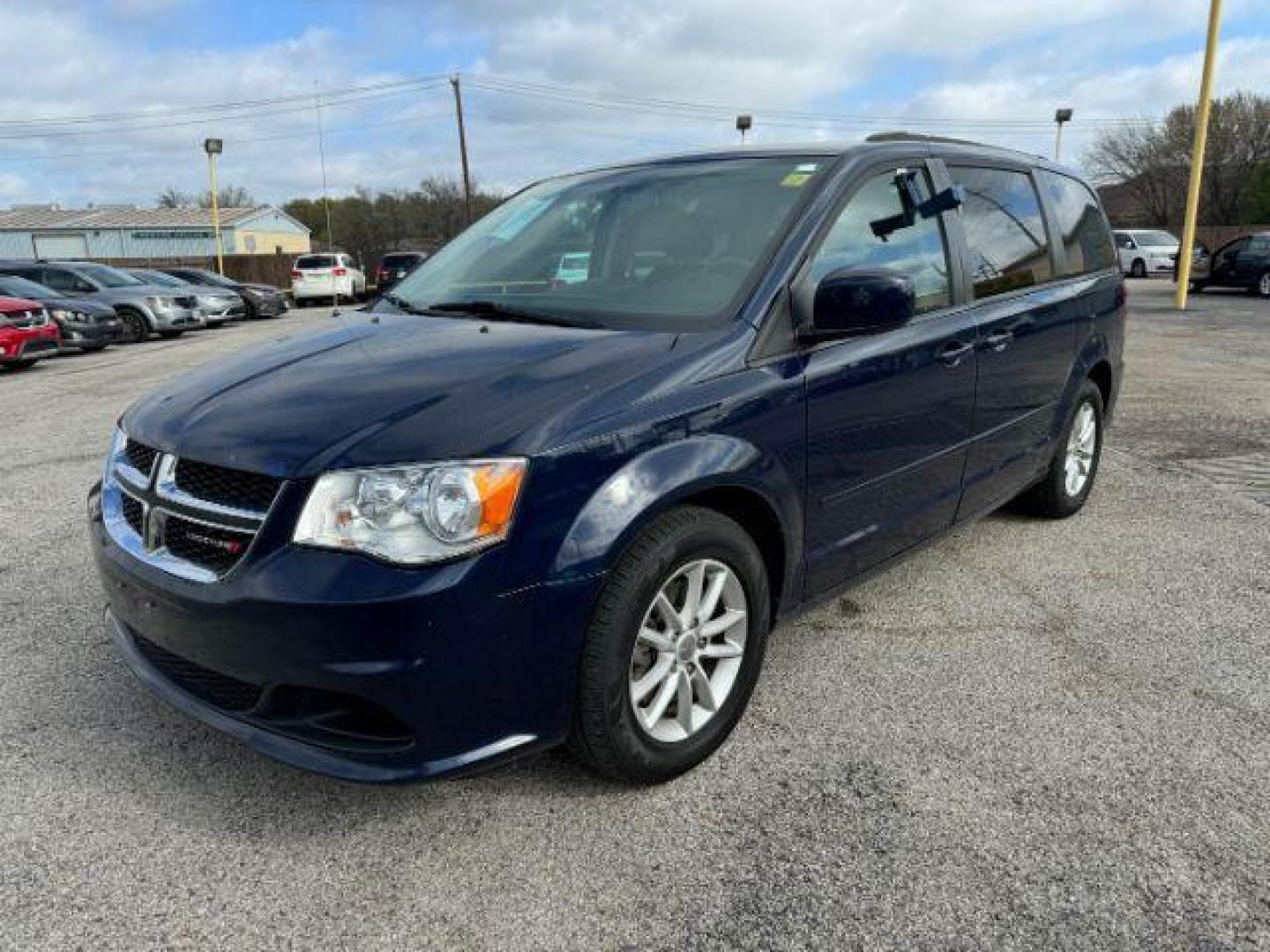 2016 BLUE Dodge Grand Caravan SXT (2C4RDGCG6GR) with an 3.6L V6 DOHC 24V engine, 6-Speed Automatic transmission, located at 2715 W Pioneer Pkwy, Arlington, TX, 76013, (817) 265-9009, 32.710262, -97.153236 - Photo#3