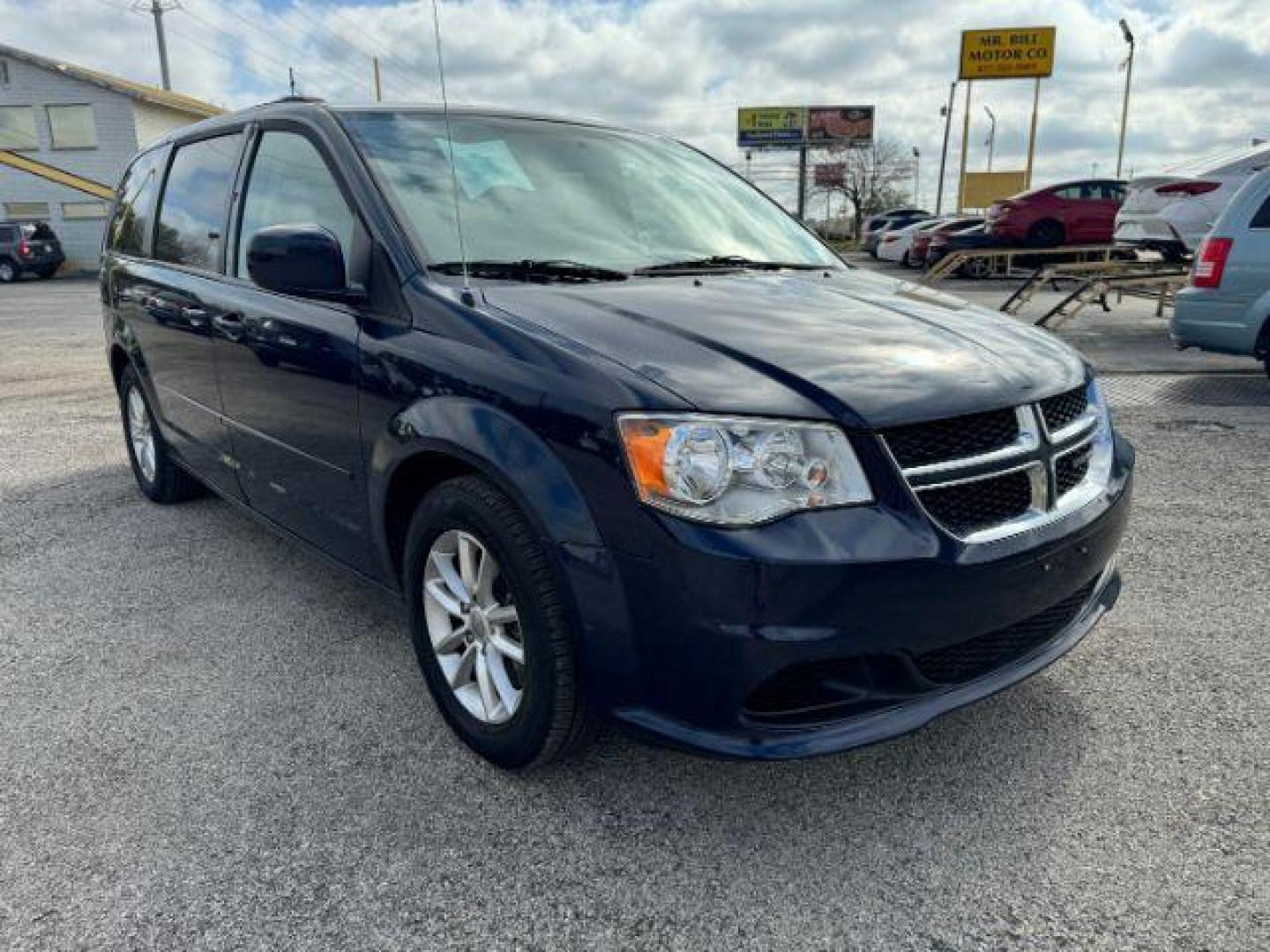 2016 BLUE Dodge Grand Caravan SXT (2C4RDGCG6GR) with an 3.6L V6 DOHC 24V engine, 6-Speed Automatic transmission, located at 2715 W Pioneer Pkwy, Arlington, TX, 76013, (817) 265-9009, 32.710262, -97.153236 - Photo#5