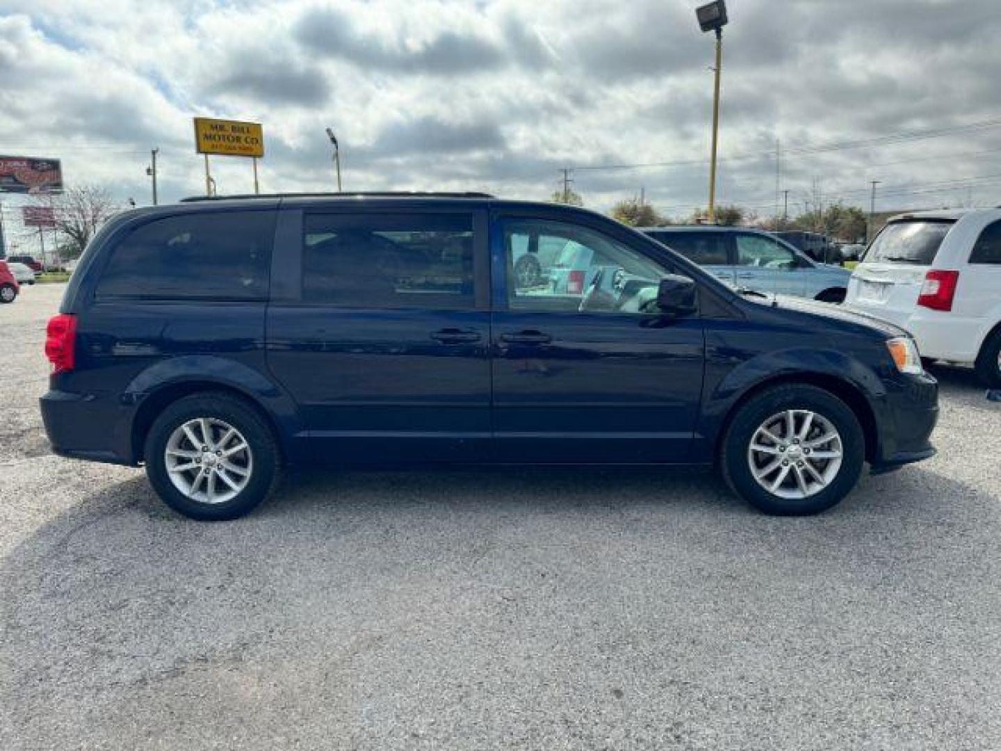 2016 BLUE Dodge Grand Caravan SXT (2C4RDGCG6GR) with an 3.6L V6 DOHC 24V engine, 6-Speed Automatic transmission, located at 2715 W Pioneer Pkwy, Arlington, TX, 76013, (817) 265-9009, 32.710262, -97.153236 - Photo#6