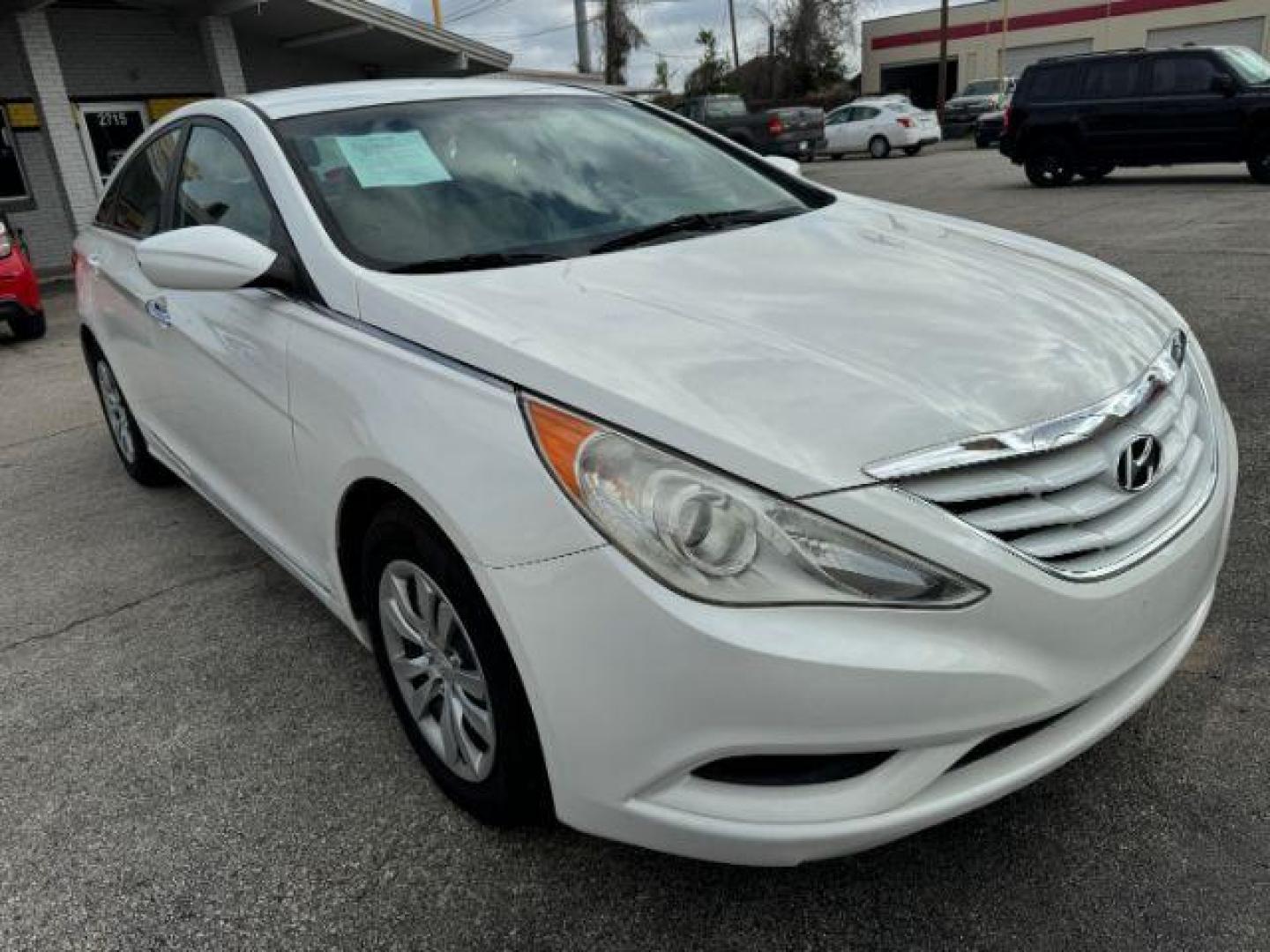 2012 WHITE Hyundai Sonata GLS Auto (5NPEB4AC6CH) with an 2.4L L4 DOHC 16V engine, 6-Speed Automatic transmission, located at 2715 W Pioneer Pkwy, Arlington, TX, 76013, (817) 265-9009, 32.710262, -97.153236 - Photo#5