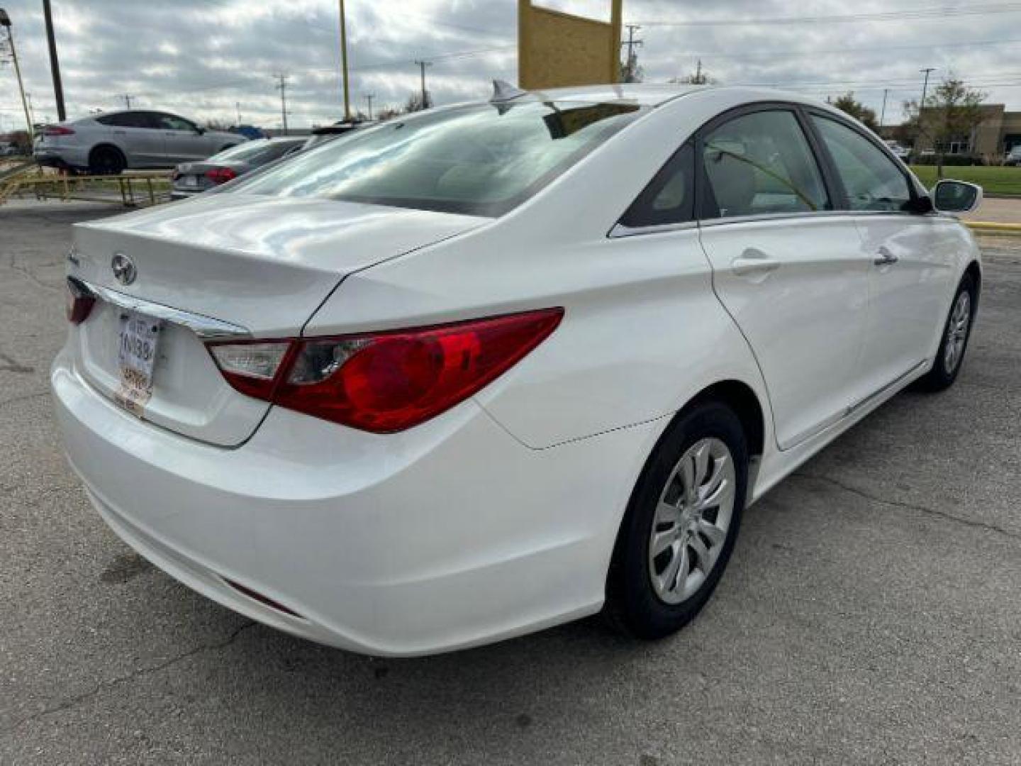 2012 WHITE Hyundai Sonata GLS Auto (5NPEB4AC6CH) with an 2.4L L4 DOHC 16V engine, 6-Speed Automatic transmission, located at 2715 W Pioneer Pkwy, Arlington, TX, 76013, (817) 265-9009, 32.710262, -97.153236 - Photo#6