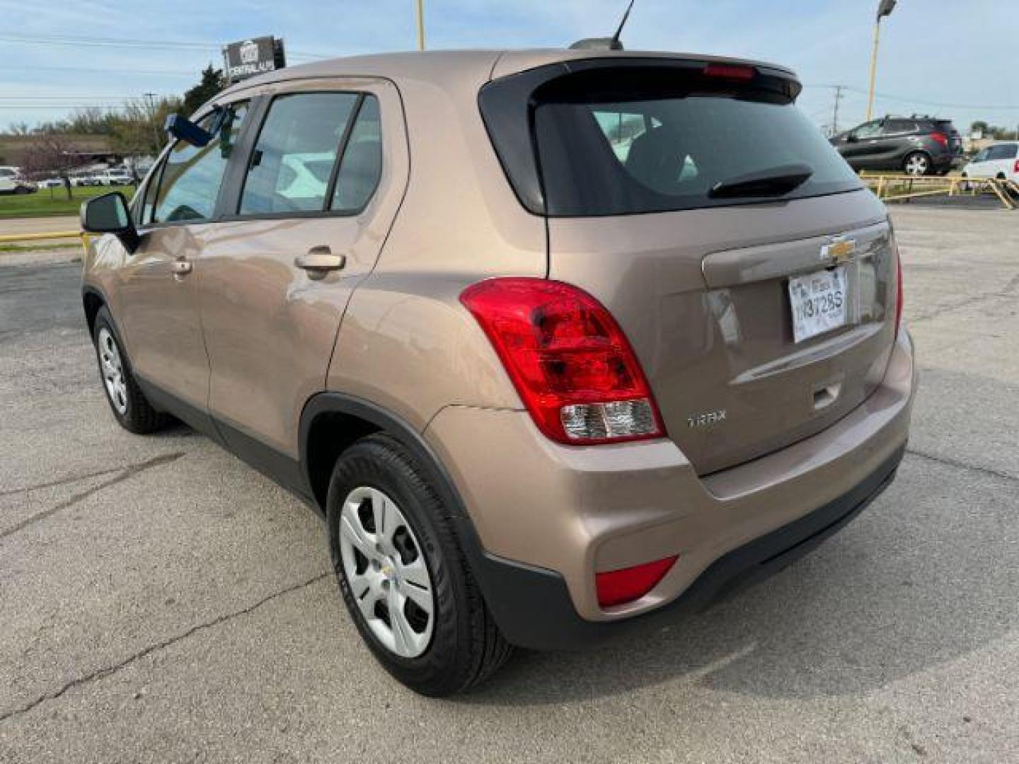 2019 BROWN Chevrolet Trax LS FWD (3GNCJKSB1KL) with an 1.4L L4 DOHC 16V engine, 6-Speed Automatic transmission, located at 2715 W Pioneer Pkwy, Arlington, TX, 76013, (817) 265-9009, 32.710262, -97.153236 - Photo#10