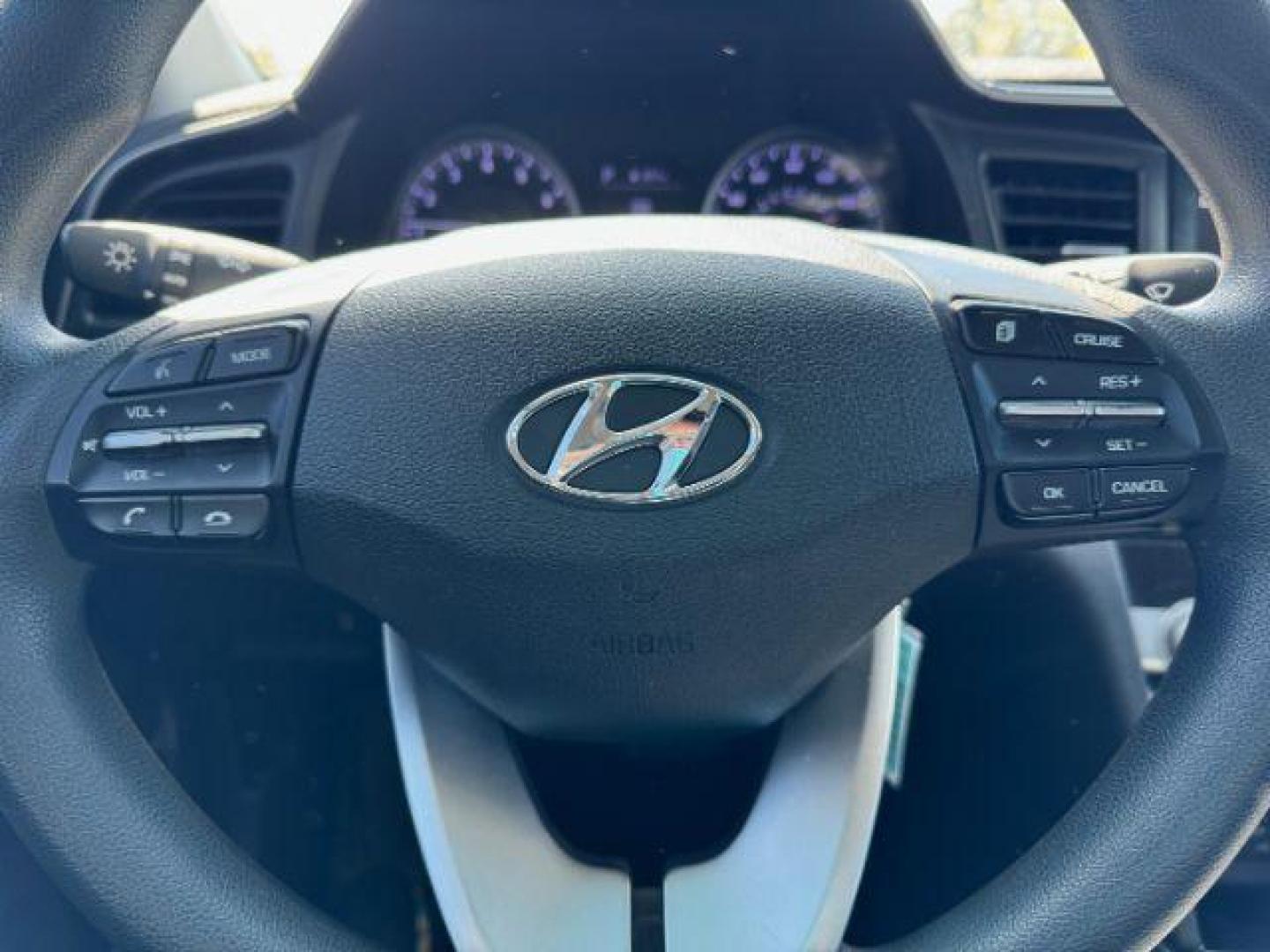 2020 SILVER Hyundai Elantra Limited (5NPD84LF3LH) with an 1.8L L4 DOHC 16V engine, 6-Speed Automatic transmission, located at 2715 W Pioneer Pkwy, Arlington, TX, 76013, (817) 265-9009, 32.710262, -97.153236 - Photo#18