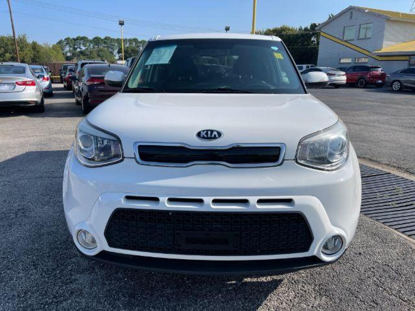 2015 WHITE Kia Soul ! (KNDJX3A54F7) with an 2.0L L4 DOHC 16V engine, 6-Speed Automatic transmission, located at 2715 W Pioneer Pkwy, Arlington, TX, 76013, (817) 265-9009, 32.710262, -97.153236 - Photo#3