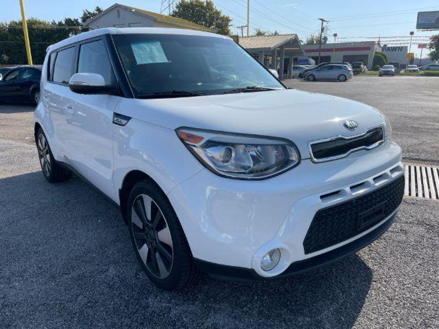 2015 WHITE Kia Soul ! (KNDJX3A54F7) with an 2.0L L4 DOHC 16V engine, 6-Speed Automatic transmission, located at 2715 W Pioneer Pkwy, Arlington, TX, 76013, (817) 265-9009, 32.710262, -97.153236 - Photo#4