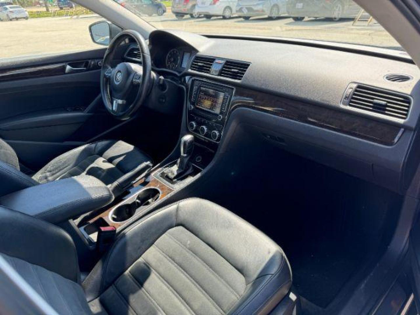 2014 GRAY Volkswagen Passat 1.8T SEL Premium AT PZEV (1VWCT7A36EC) with an 1.8L L4 TURBO DIESEL engine, 6-Speed Automatic transmission, located at 2715 W Pioneer Pkwy, Arlington, TX, 76013, (817) 265-9009, 32.710262, -97.153236 - Photo#15