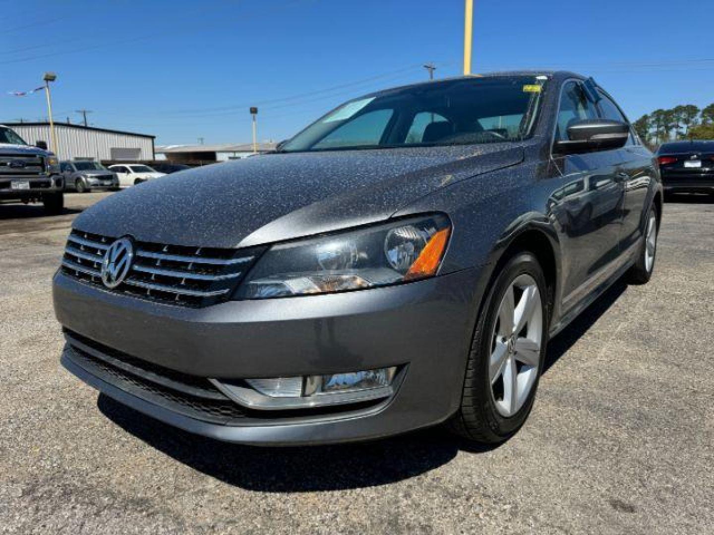 2014 GRAY Volkswagen Passat 1.8T SEL Premium AT PZEV (1VWCT7A36EC) with an 1.8L L4 TURBO DIESEL engine, 6-Speed Automatic transmission, located at 2715 W Pioneer Pkwy, Arlington, TX, 76013, (817) 265-9009, 32.710262, -97.153236 - Photo#3