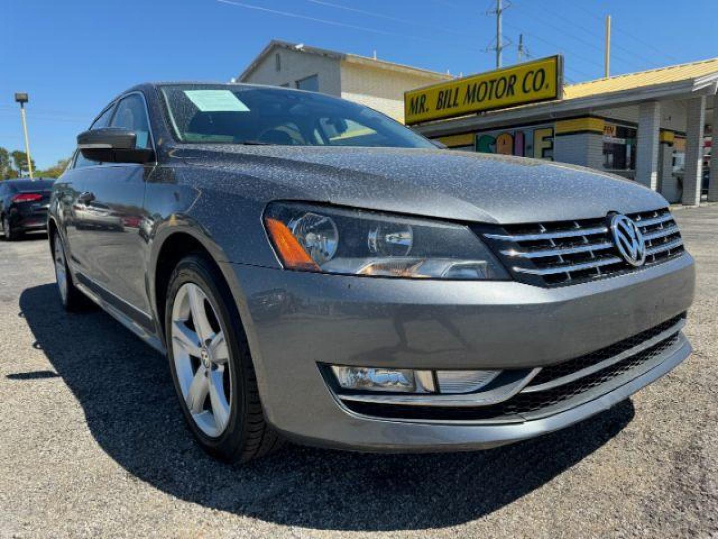 2014 GRAY Volkswagen Passat 1.8T SEL Premium AT PZEV (1VWCT7A36EC) with an 1.8L L4 TURBO DIESEL engine, 6-Speed Automatic transmission, located at 2715 W Pioneer Pkwy, Arlington, TX, 76013, (817) 265-9009, 32.710262, -97.153236 - Photo#5