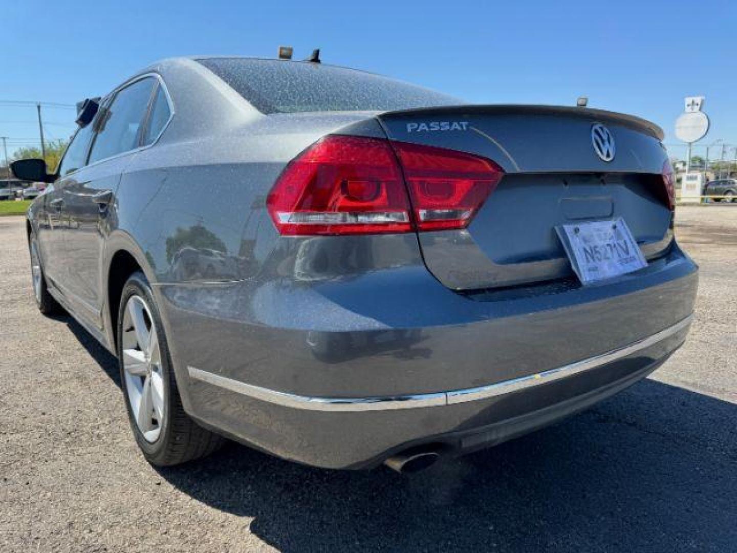 2014 GRAY Volkswagen Passat 1.8T SEL Premium AT PZEV (1VWCT7A36EC) with an 1.8L L4 TURBO DIESEL engine, 6-Speed Automatic transmission, located at 2715 W Pioneer Pkwy, Arlington, TX, 76013, (817) 265-9009, 32.710262, -97.153236 - Photo#8