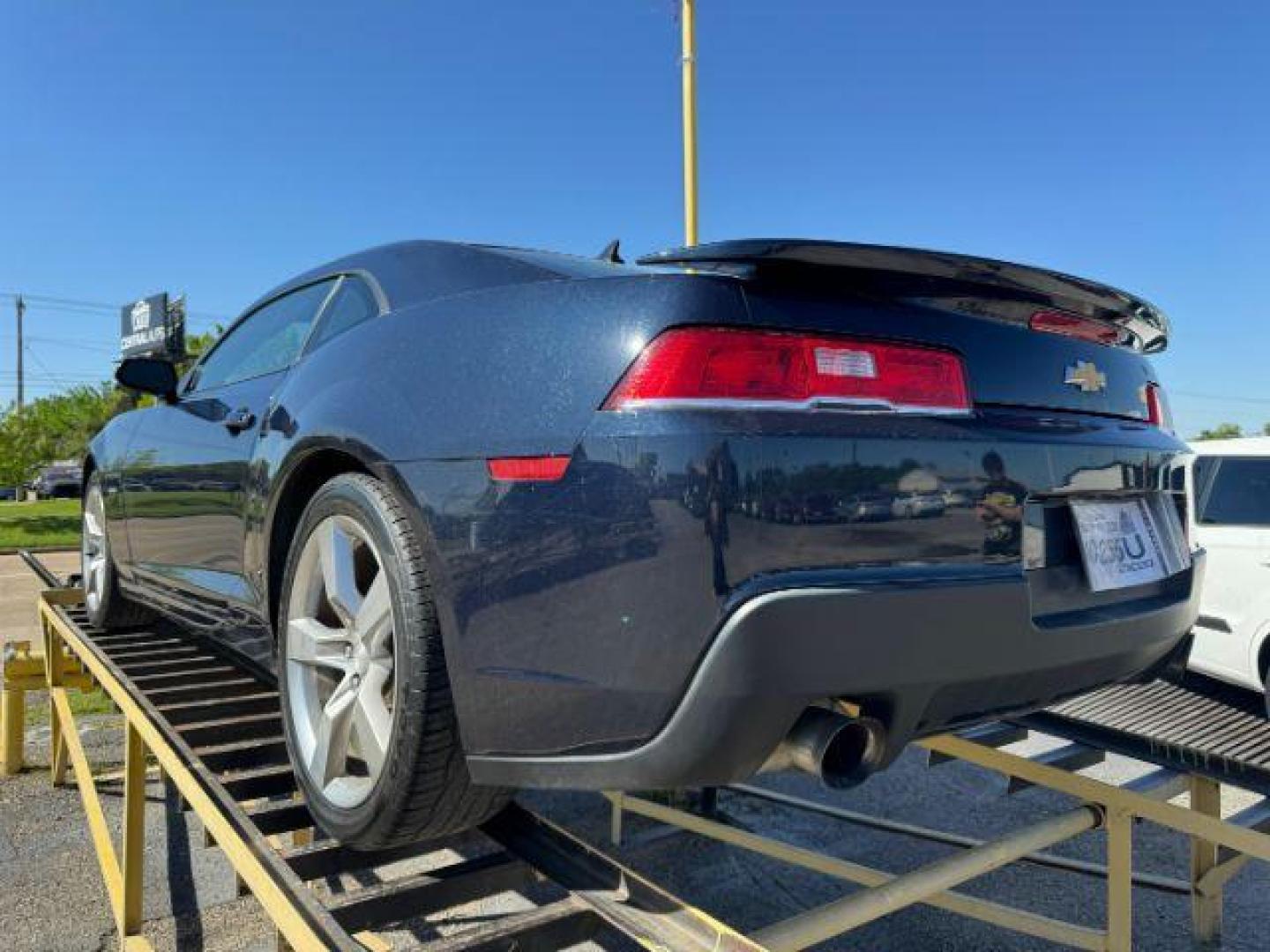 2015 BLUE Chevrolet Camaro 2LS Coupe (2G1FB1E32F9) with an 3.6L V6 DOHC 24V FFV engine, 6-Speed Automatic transmission, located at 2715 W Pioneer Pkwy, Arlington, TX, 76013, (817) 265-9009, 32.710262, -97.153236 - Photo#8