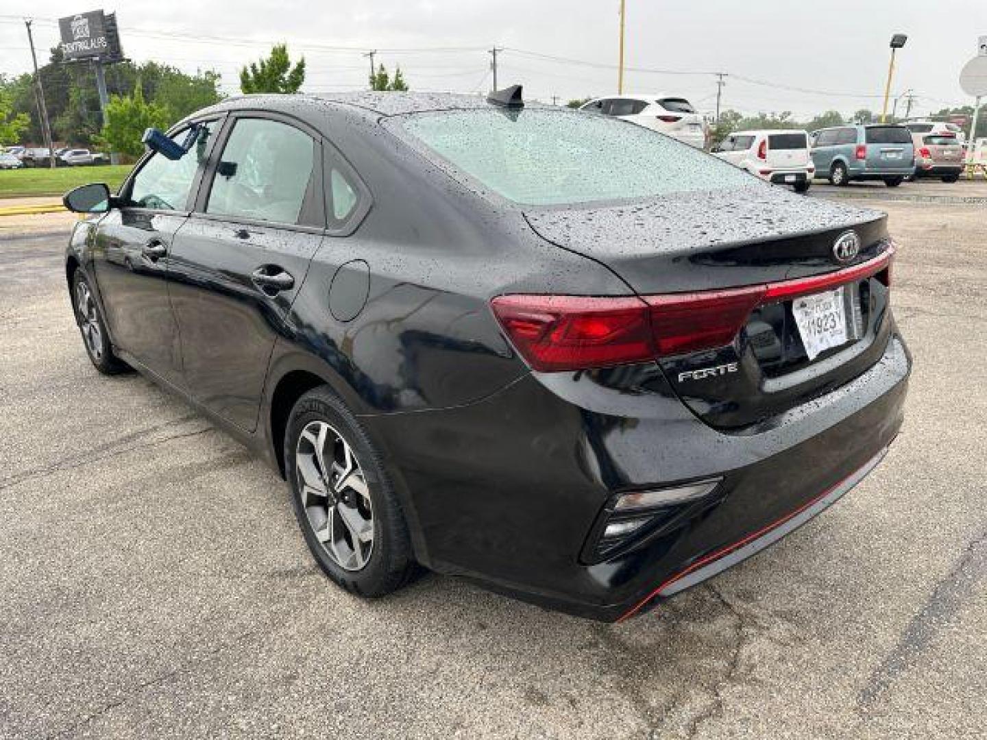 2020 BLACK Kia Forte FE (3KPF24AD4LE) with an 2.0L L4 DOHC 16V engine, Continuously Variable Transmission transmission, located at 2715 W Pioneer Pkwy, Arlington, TX, 76013, (817) 265-9009, 32.710262, -97.153236 - Photo#9