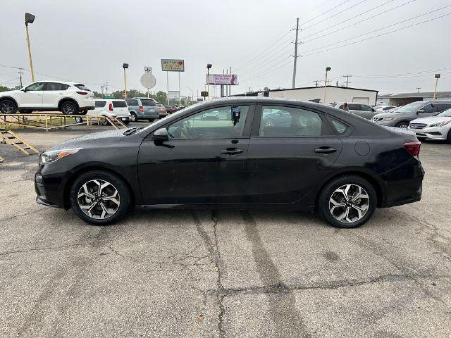 2020 BLACK Kia Forte FE (3KPF24AD4LE) with an 2.0L L4 DOHC 16V engine, Continuously Variable Transmission transmission, located at 2715 W Pioneer Pkwy, Arlington, TX, 76013, (817) 265-9009, 32.710262, -97.153236 - Photo#2