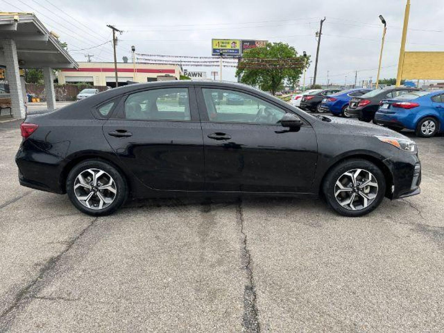 2020 BLACK Kia Forte FE (3KPF24AD4LE) with an 2.0L L4 DOHC 16V engine, Continuously Variable Transmission transmission, located at 2715 W Pioneer Pkwy, Arlington, TX, 76013, (817) 265-9009, 32.710262, -97.153236 - Photo#6