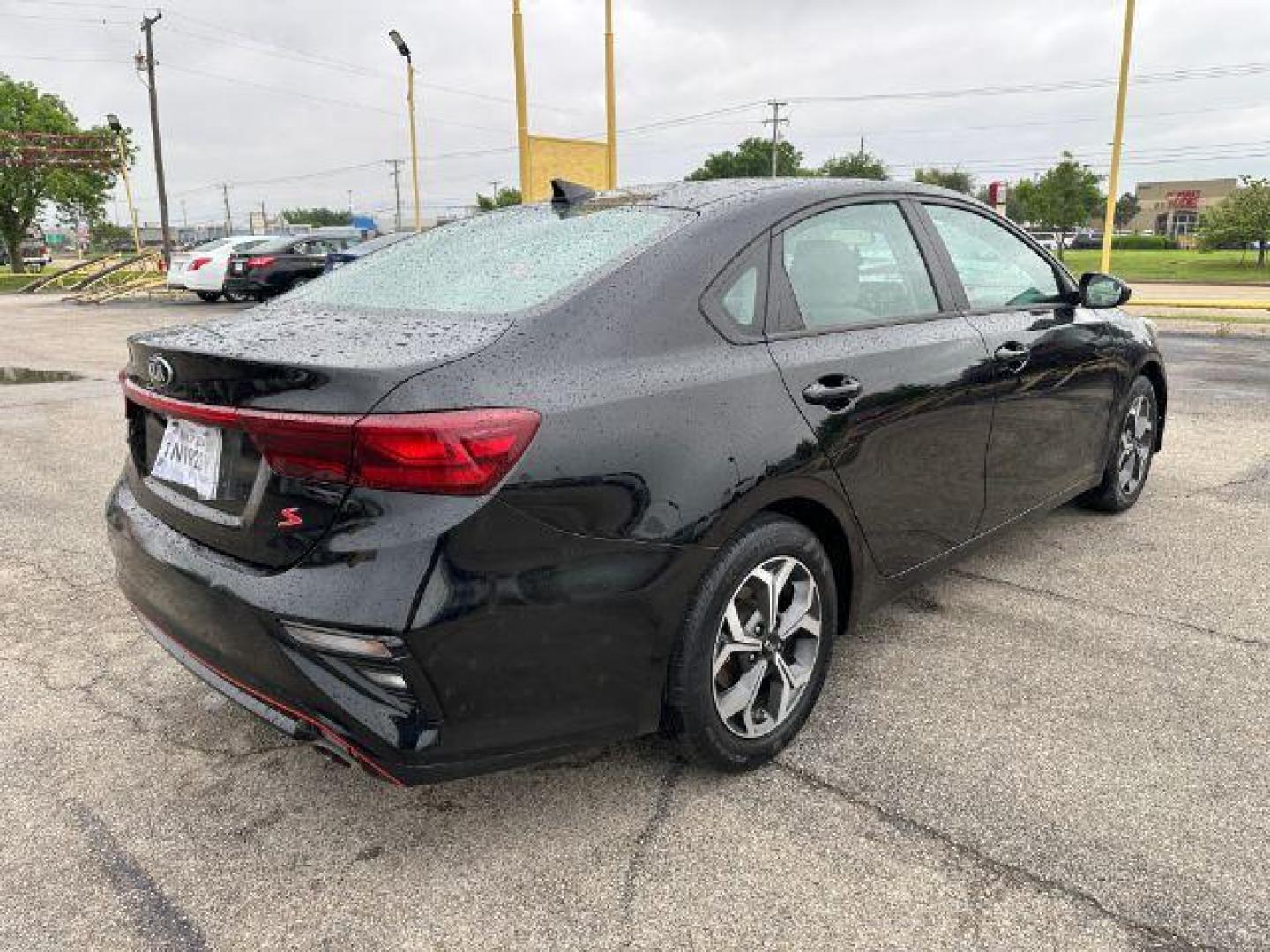 2020 BLACK Kia Forte FE (3KPF24AD4LE) with an 2.0L L4 DOHC 16V engine, Continuously Variable Transmission transmission, located at 2715 W Pioneer Pkwy, Arlington, TX, 76013, (817) 265-9009, 32.710262, -97.153236 - Photo#7