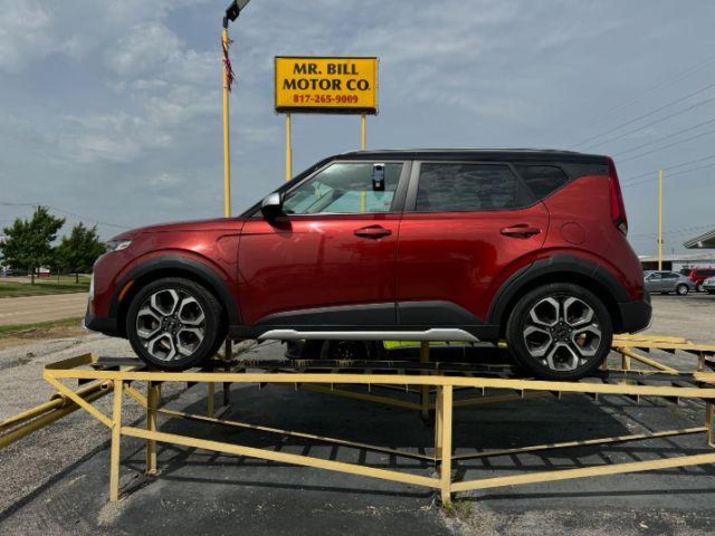 2021 MAROON Kia Soul X-Line (KNDJ23AU1M7) with an 2.0L L4 DOHC 16V engine, Continuously Variable Transmission transmission, located at 2715 W Pioneer Pkwy, Arlington, TX, 76013, (817) 265-9009, 32.710262, -97.153236 - Photo#2