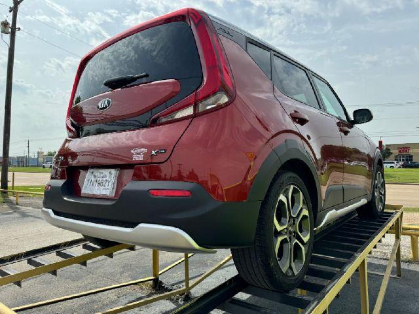 2021 MAROON Kia Soul X-Line (KNDJ23AU1M7) with an 2.0L L4 DOHC 16V engine, Continuously Variable Transmission transmission, located at 2715 W Pioneer Pkwy, Arlington, TX, 76013, (817) 265-9009, 32.710262, -97.153236 - Photo#6