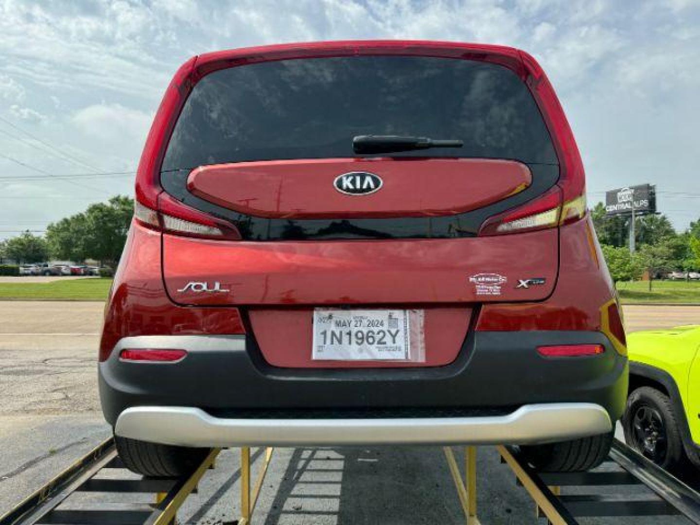 2021 MAROON Kia Soul X-Line (KNDJ23AU1M7) with an 2.0L L4 DOHC 16V engine, Continuously Variable Transmission transmission, located at 2715 W Pioneer Pkwy, Arlington, TX, 76013, (817) 265-9009, 32.710262, -97.153236 - Photo#7