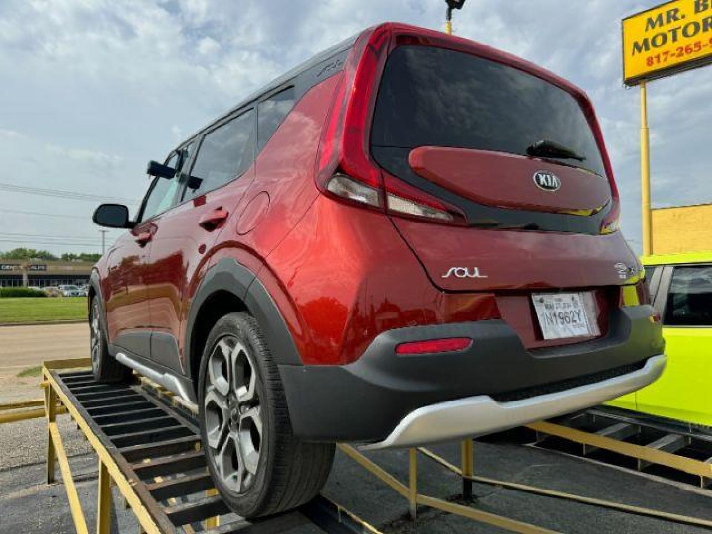 2021 MAROON Kia Soul X-Line (KNDJ23AU1M7) with an 2.0L L4 DOHC 16V engine, Continuously Variable Transmission transmission, located at 2715 W Pioneer Pkwy, Arlington, TX, 76013, (817) 265-9009, 32.710262, -97.153236 - Photo#8