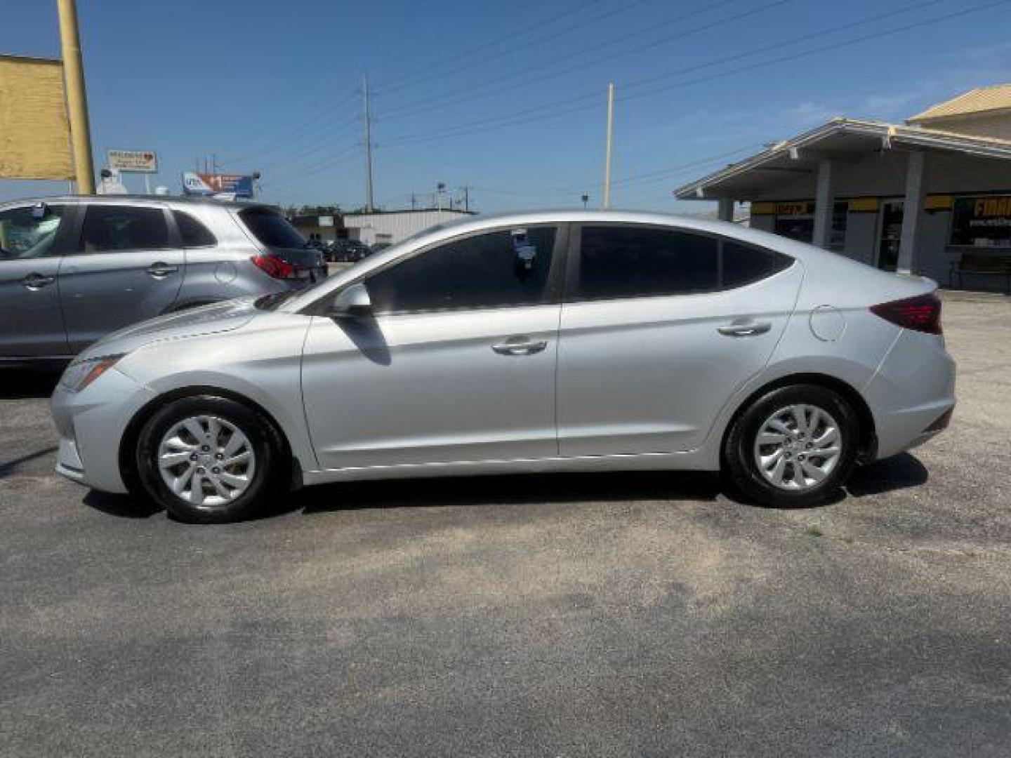 2019 SILVER Hyundai Elantra SE 6AT (5NPD74LF9KH) with an 1.8L L4 DOHC 16V engine, 6-Speed Automatic transmission, located at 2715 W Pioneer Pkwy, Arlington, TX, 76013, (817) 265-9009, 32.710262, -97.153236 - Photo#2