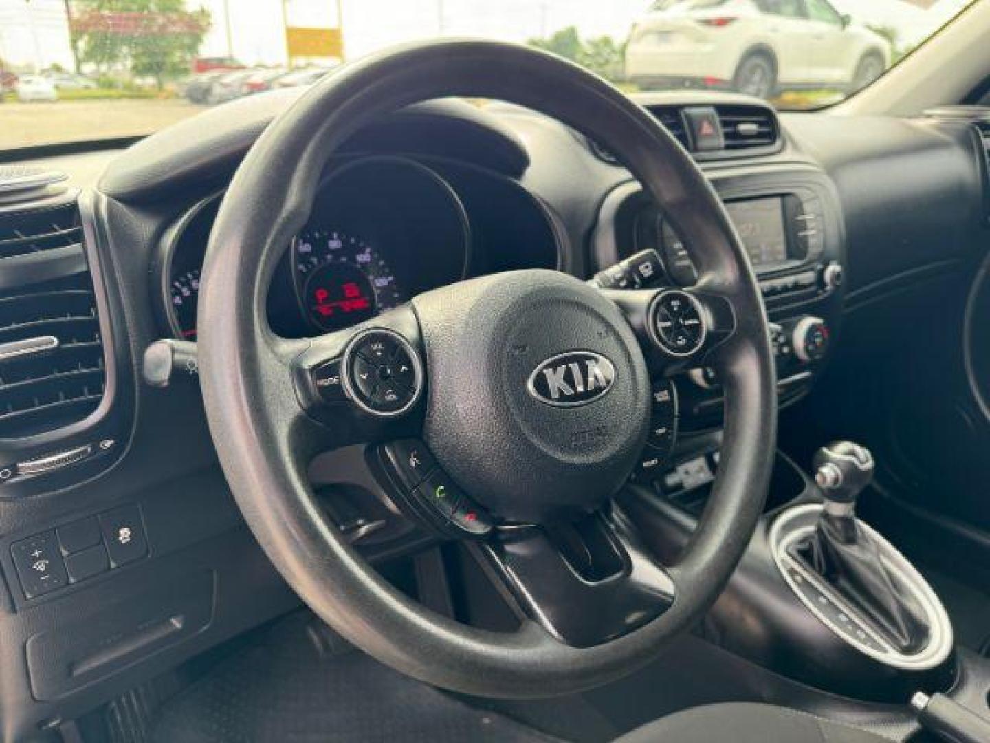 2018 GRAY Kia Soul Base 6A (KNDJN2A27J7) with an 1.6L L4 DOHC 16V engine, 6-Speed Automatic transmission, located at 2715 W Pioneer Pkwy, Arlington, TX, 76013, (817) 265-9009, 32.710262, -97.153236 - Photo#15