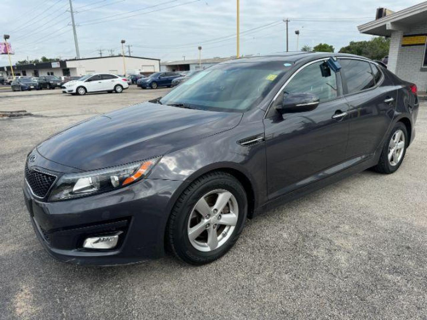 2015 GRAY Kia Optima LX (5XXGM4A76FG) with an 2.4L L4 DOHC 16V engine, 6-Speed Automatic transmission, located at 2715 W Pioneer Pkwy, Arlington, TX, 76013, (817) 265-9009, 32.710262, -97.153236 - Photo#3