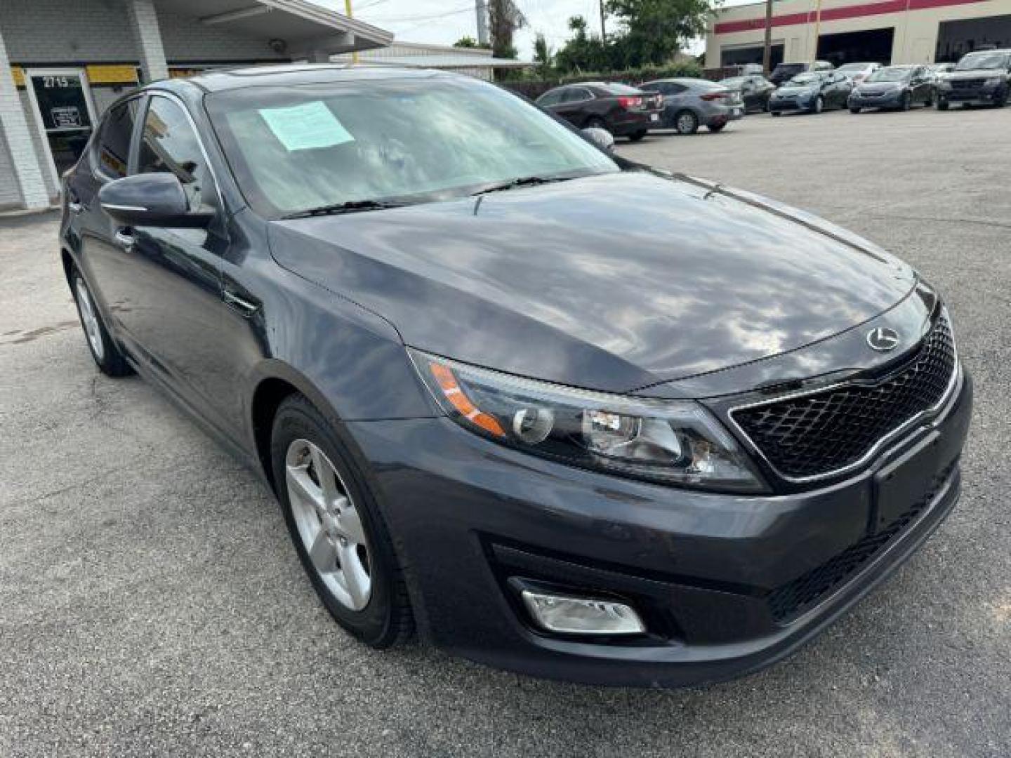 2015 GRAY Kia Optima LX (5XXGM4A76FG) with an 2.4L L4 DOHC 16V engine, 6-Speed Automatic transmission, located at 2715 W Pioneer Pkwy, Arlington, TX, 76013, (817) 265-9009, 32.710262, -97.153236 - Photo#5