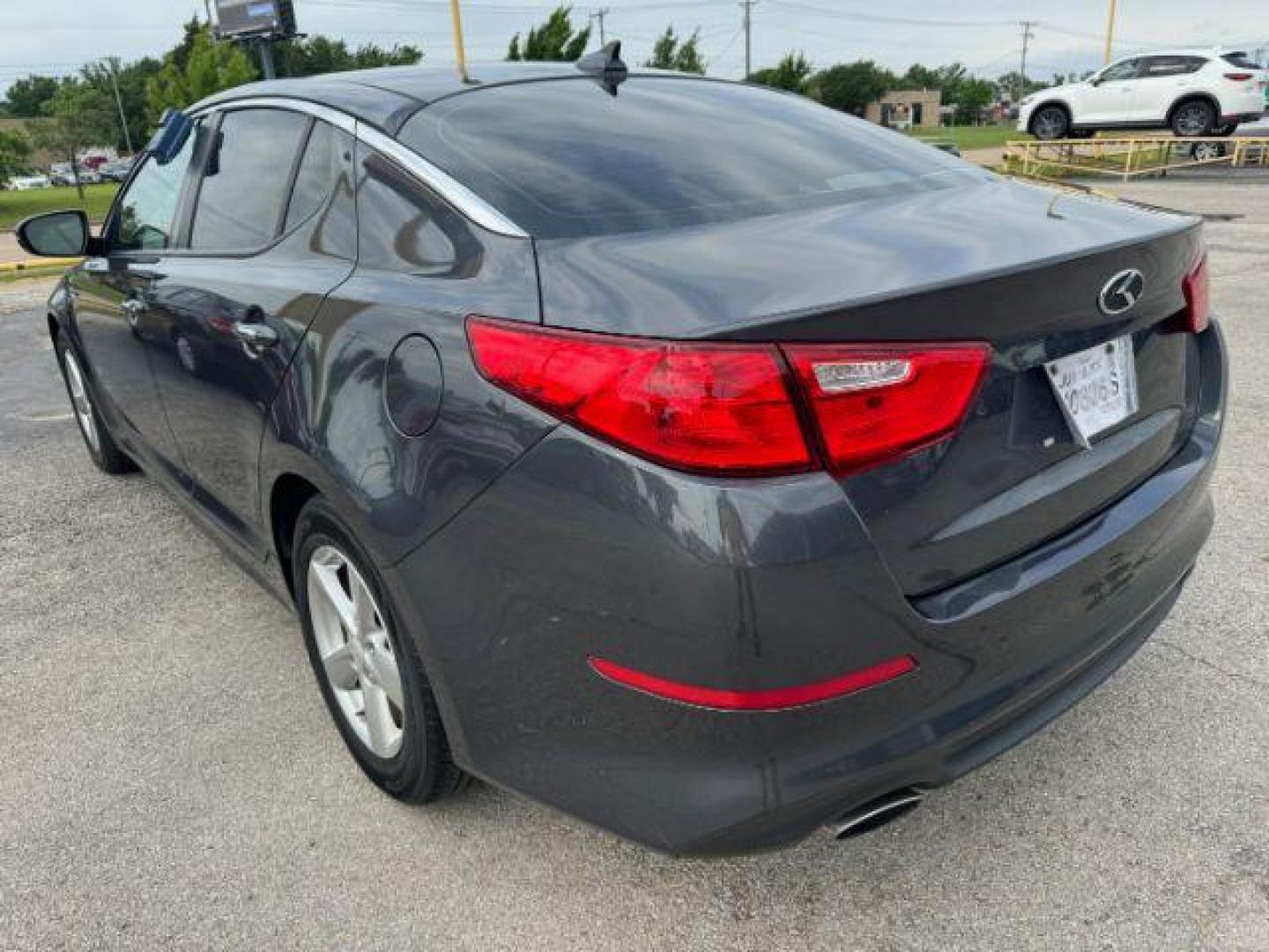 2015 GRAY Kia Optima LX (5XXGM4A76FG) with an 2.4L L4 DOHC 16V engine, 6-Speed Automatic transmission, located at 2715 W Pioneer Pkwy, Arlington, TX, 76013, (817) 265-9009, 32.710262, -97.153236 - Photo#8