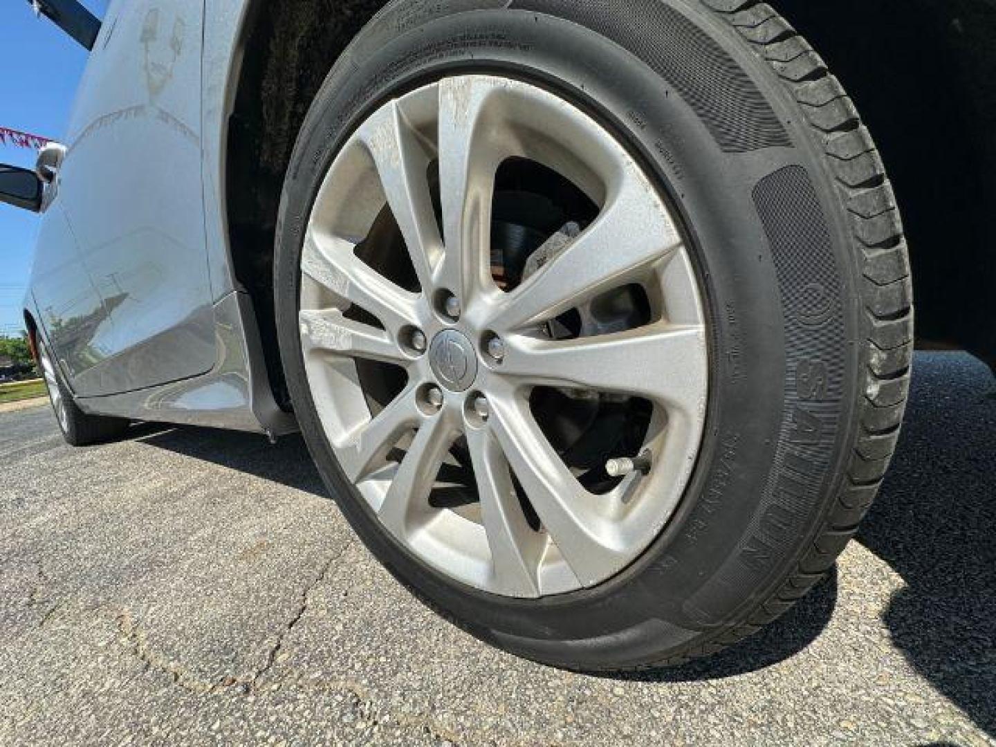 2015 SILVER Chrysler 200 Limited (1C3CCCAB2FN) with an 2.4L L4 DOHC 16V engine, 9-Speed Automatic transmission, located at 2715 W Pioneer Pkwy, Arlington, TX, 76013, (817) 265-9009, 32.710262, -97.153236 - Photo#9