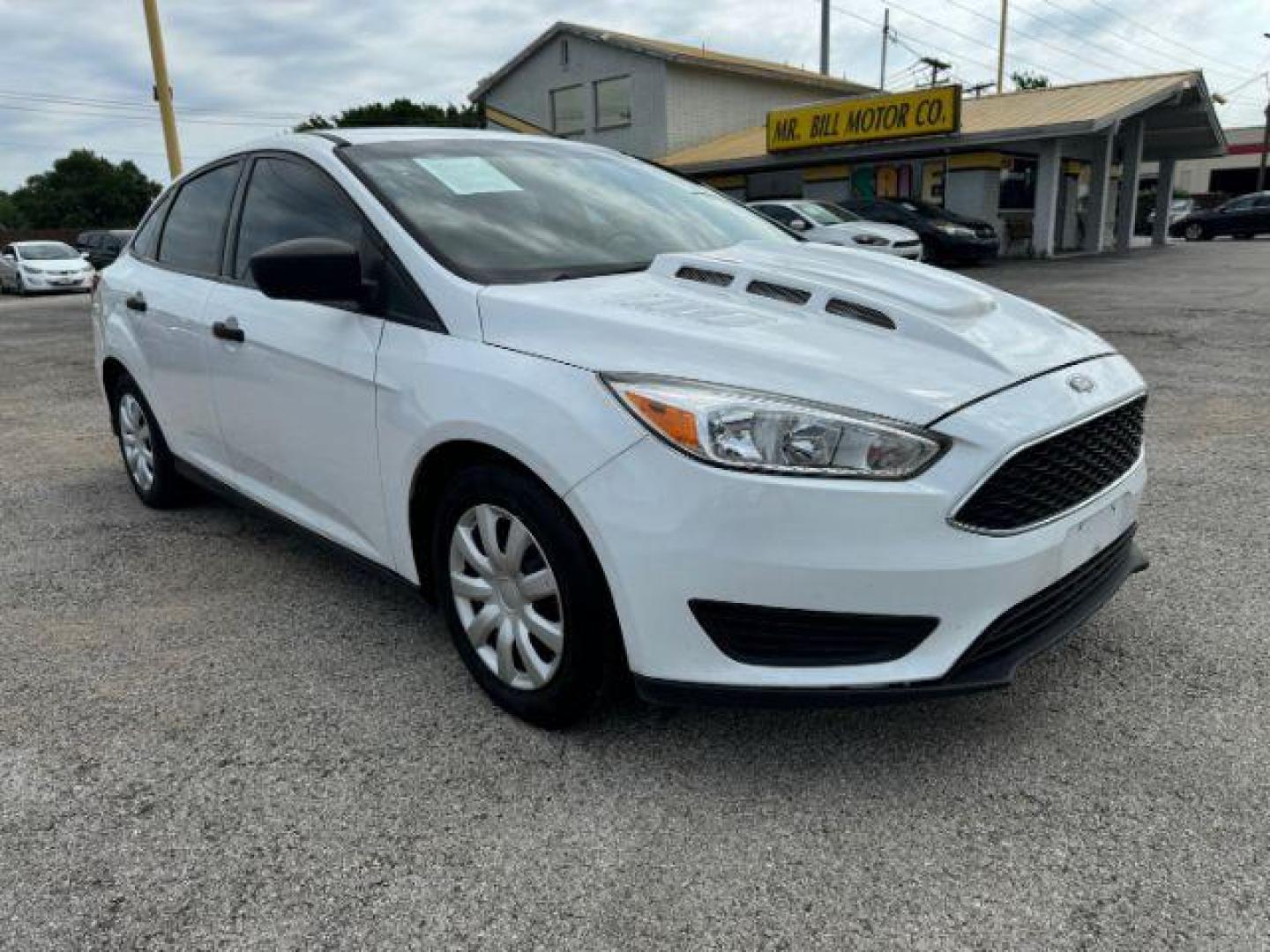 2018 WHITE Ford Focus S Sedan (1FADP3E2XJL) with an 2.0L L4 DOHC 16V engine, stand transmission, located at 2715 W Pioneer Pkwy, Arlington, TX, 76013, (817) 265-9009, 32.710262, -97.153236 - Photo#5